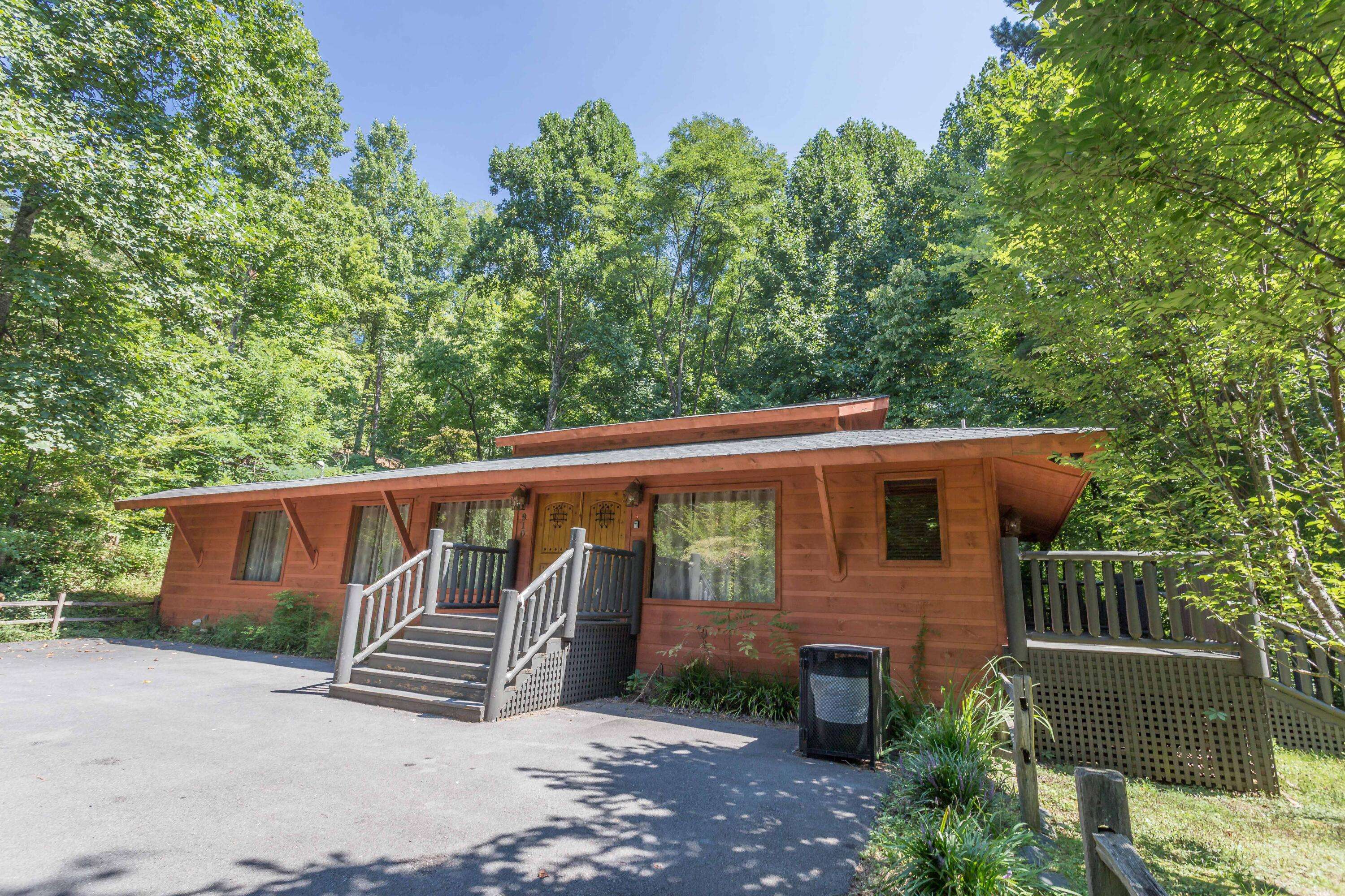 Gatlinburg, TN 37738,910 Foothills DR