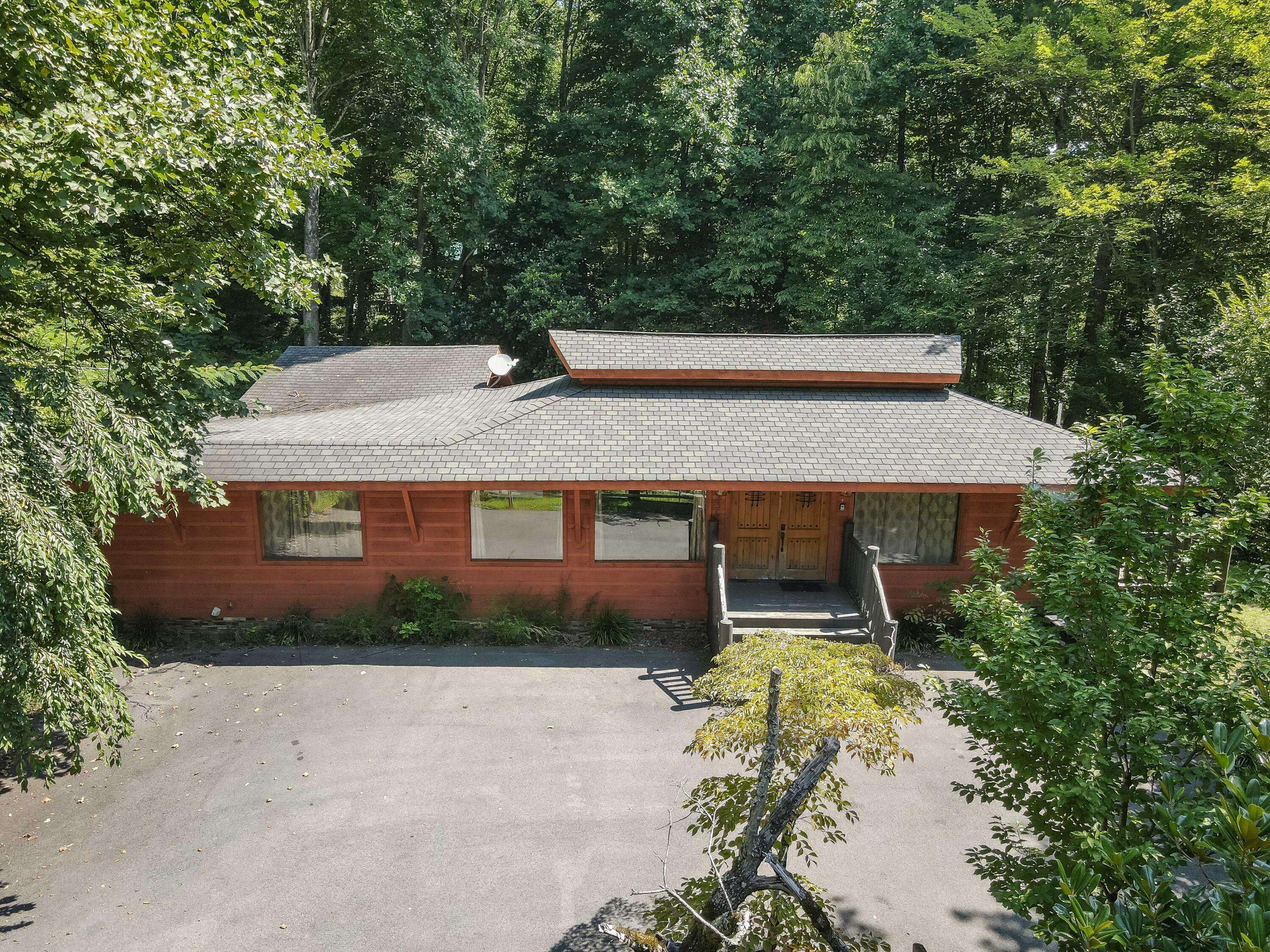 Gatlinburg, TN 37738,910 Foothills DR