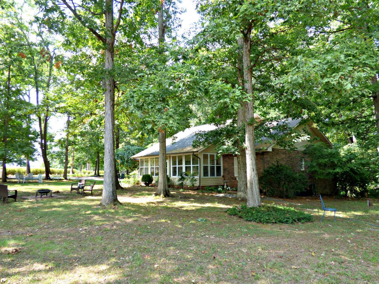 Dandridge, TN 37725,1236 Weaver LN