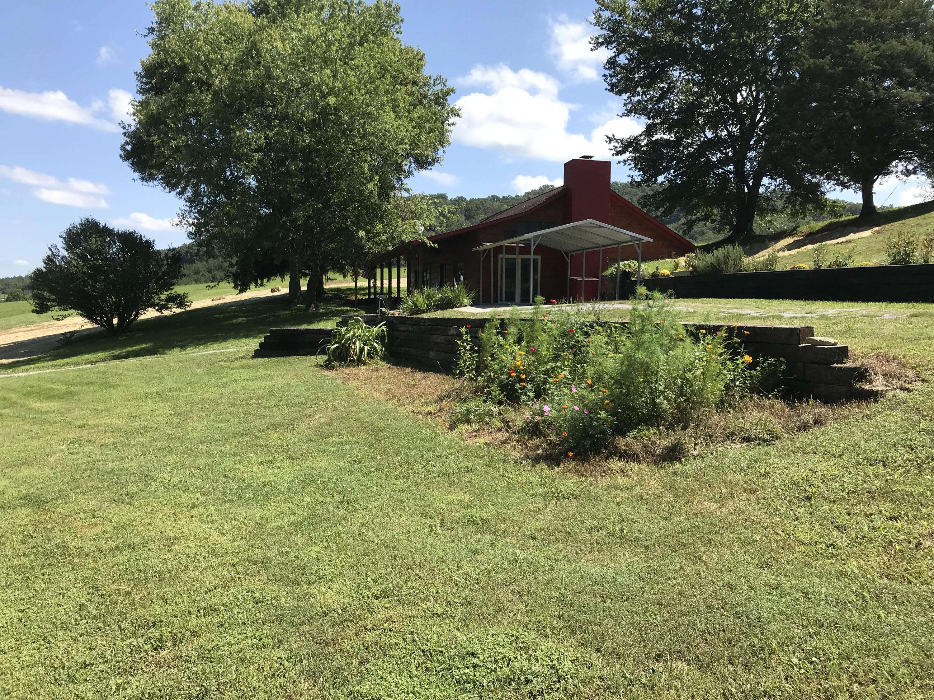 Tellico Plains, TN 37385,181 Croft Rd