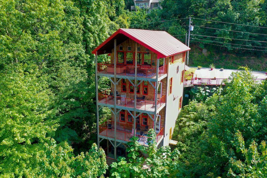 Gatlinburg, TN 37738,1389 Baden DR