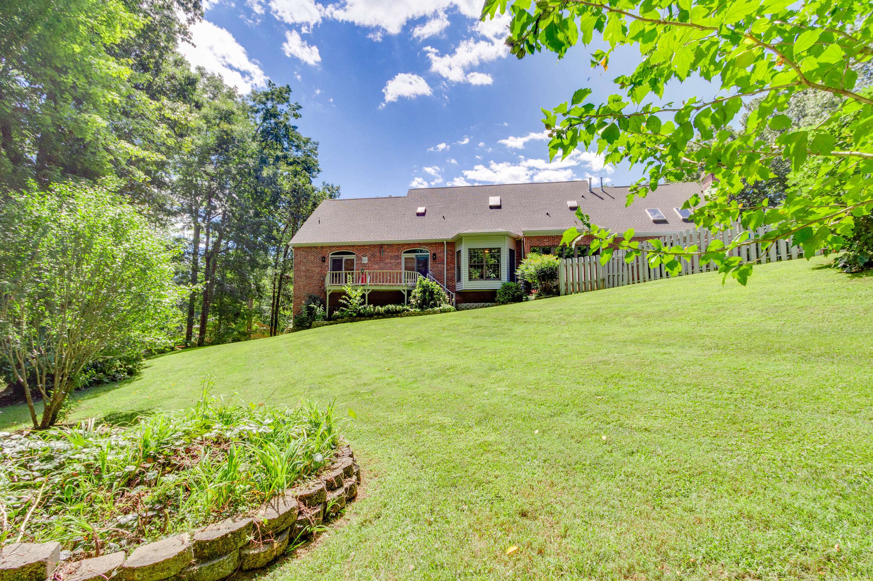 Athens, TN 37303,1828 Crestwood Rd