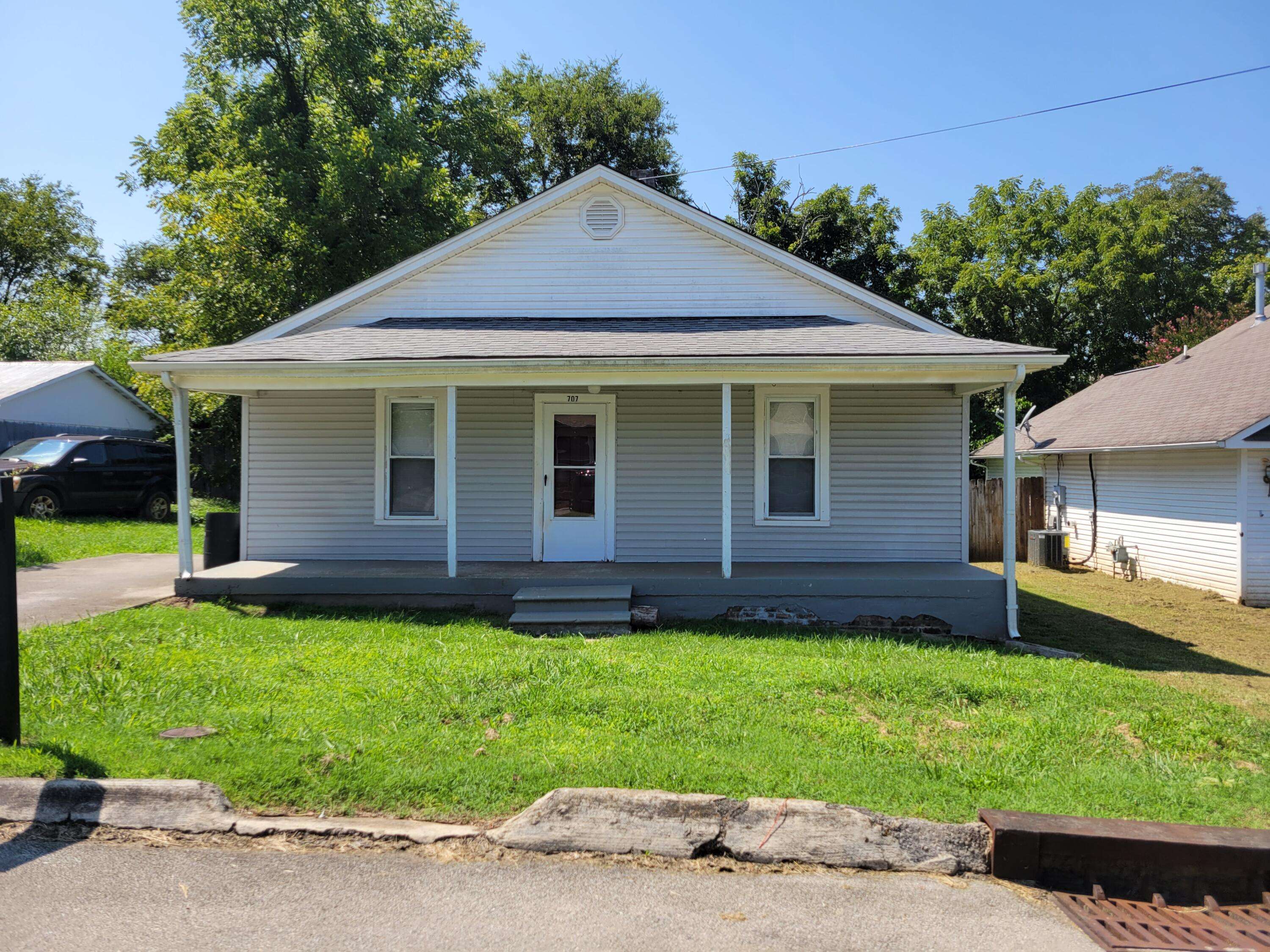 Maryville, TN 37804,707 Front St