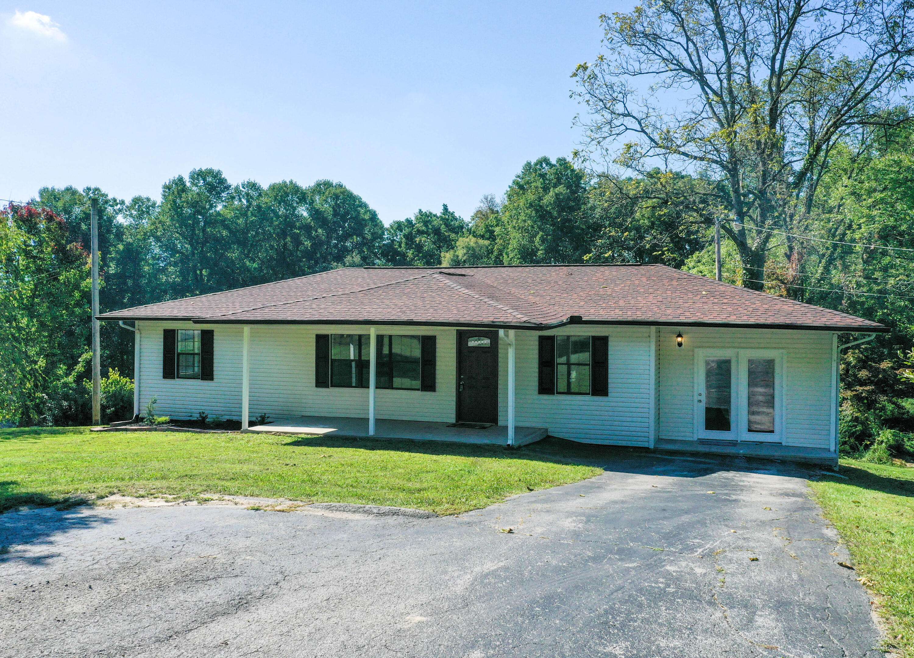 Jacksboro, TN 37757,214 Clear Lake DR