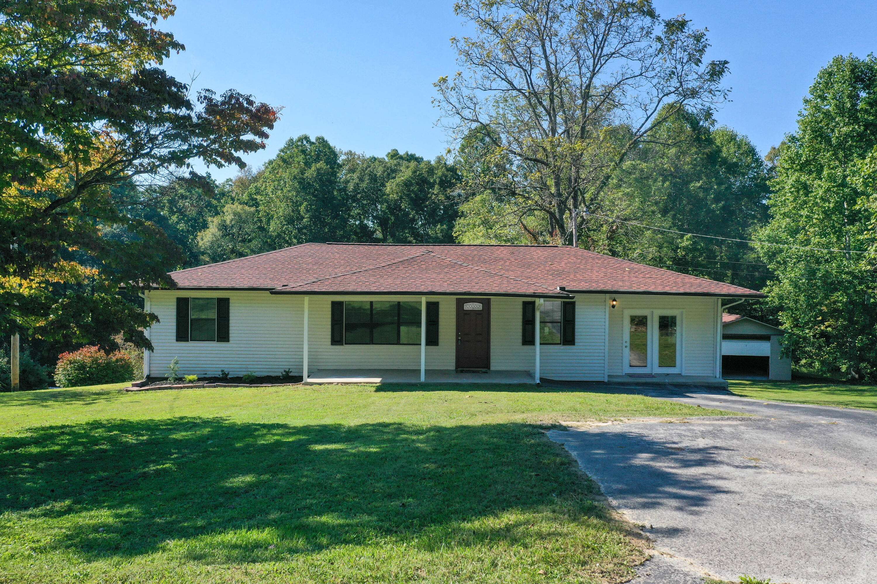 Jacksboro, TN 37757,214 Clear Lake DR