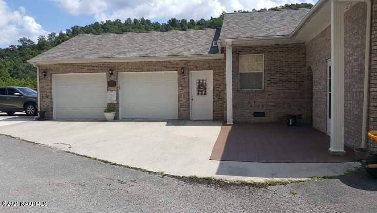 Pineville, KY 40977,28 Mills Hunter Rd