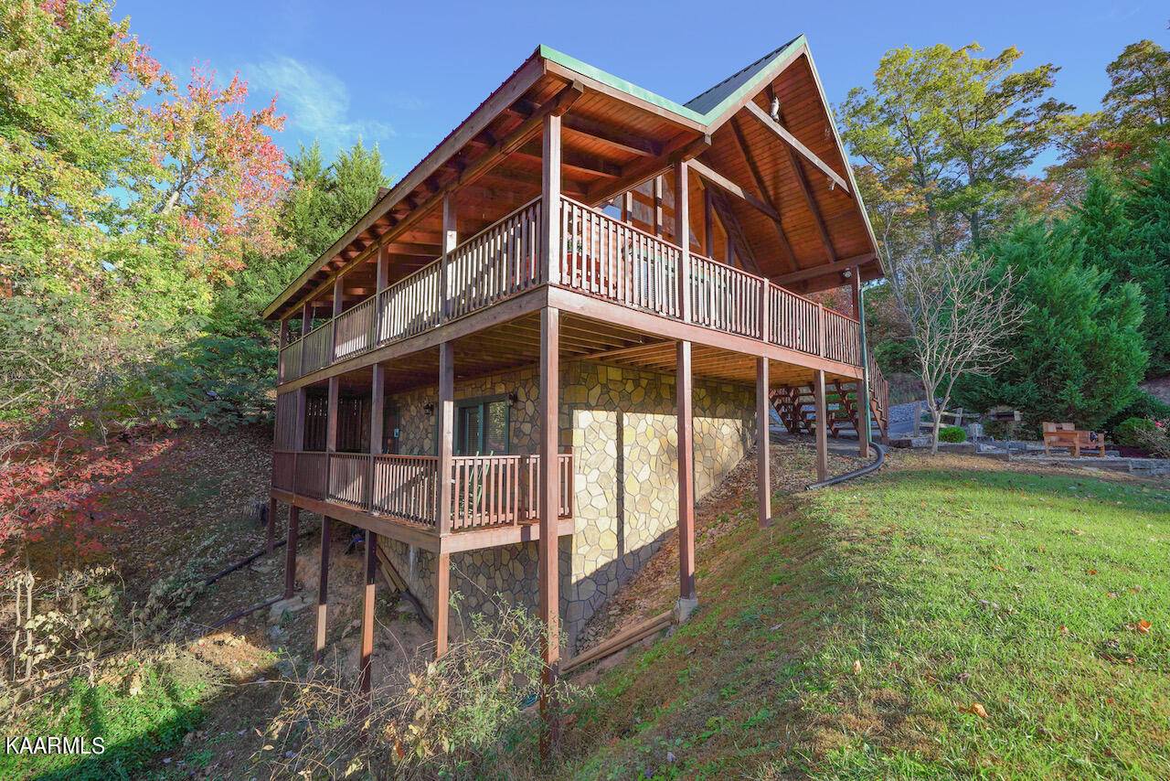 Gatlinburg, TN 37738,932 High Mountain Way