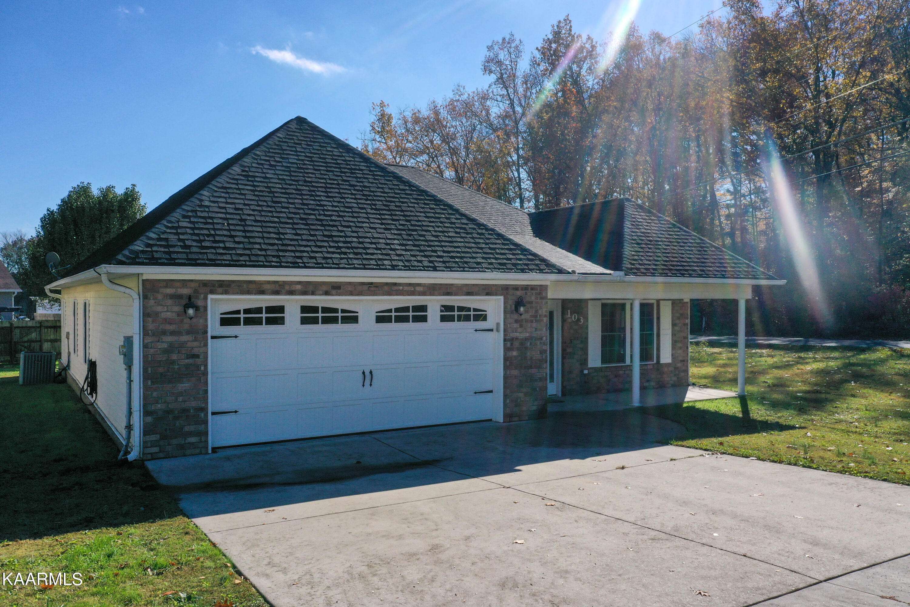 Oliver Springs, TN 37840,103 Robinson CT