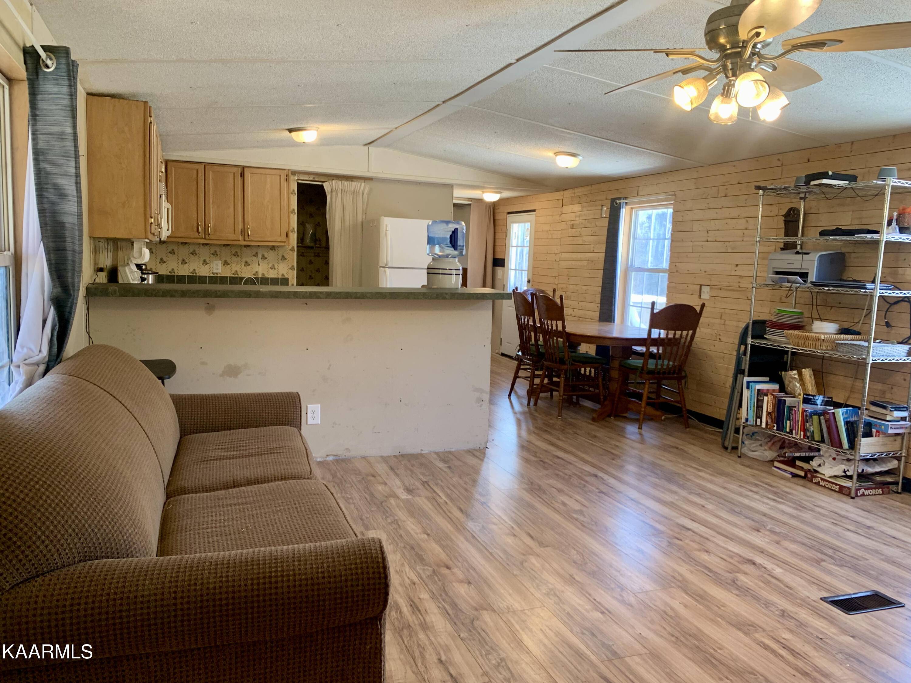 Crab Orchard, TN 37723,289 White Hall St