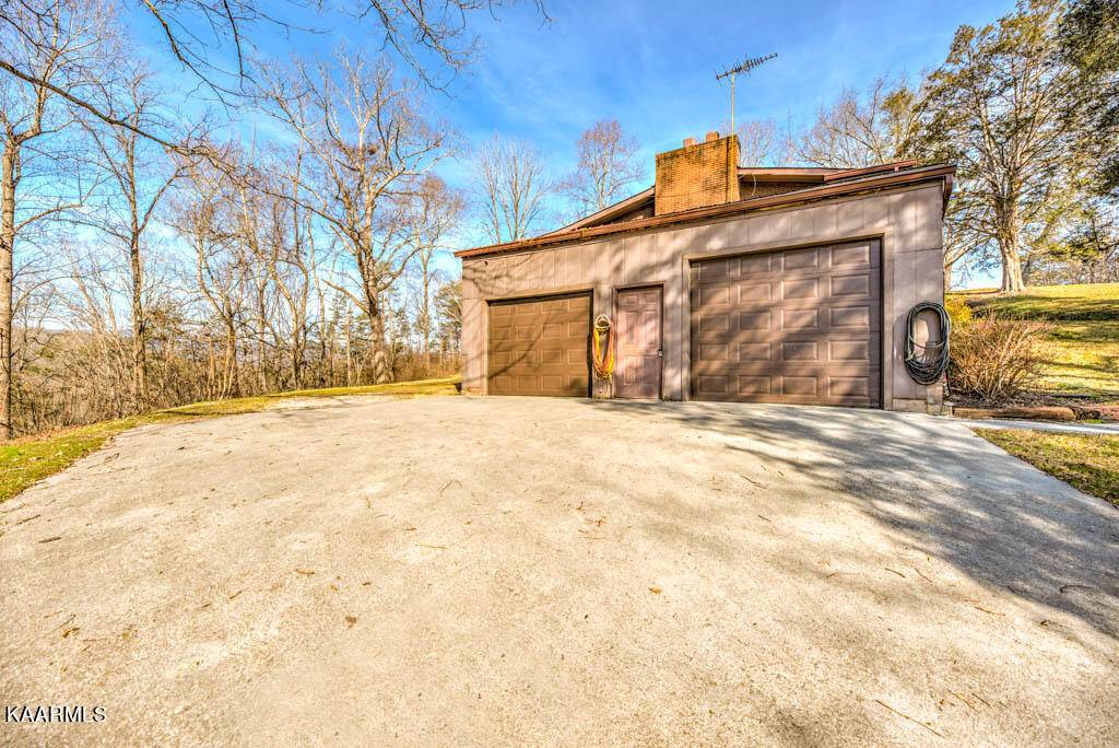 Caryville, TN 37714,285 Perry Smith LN