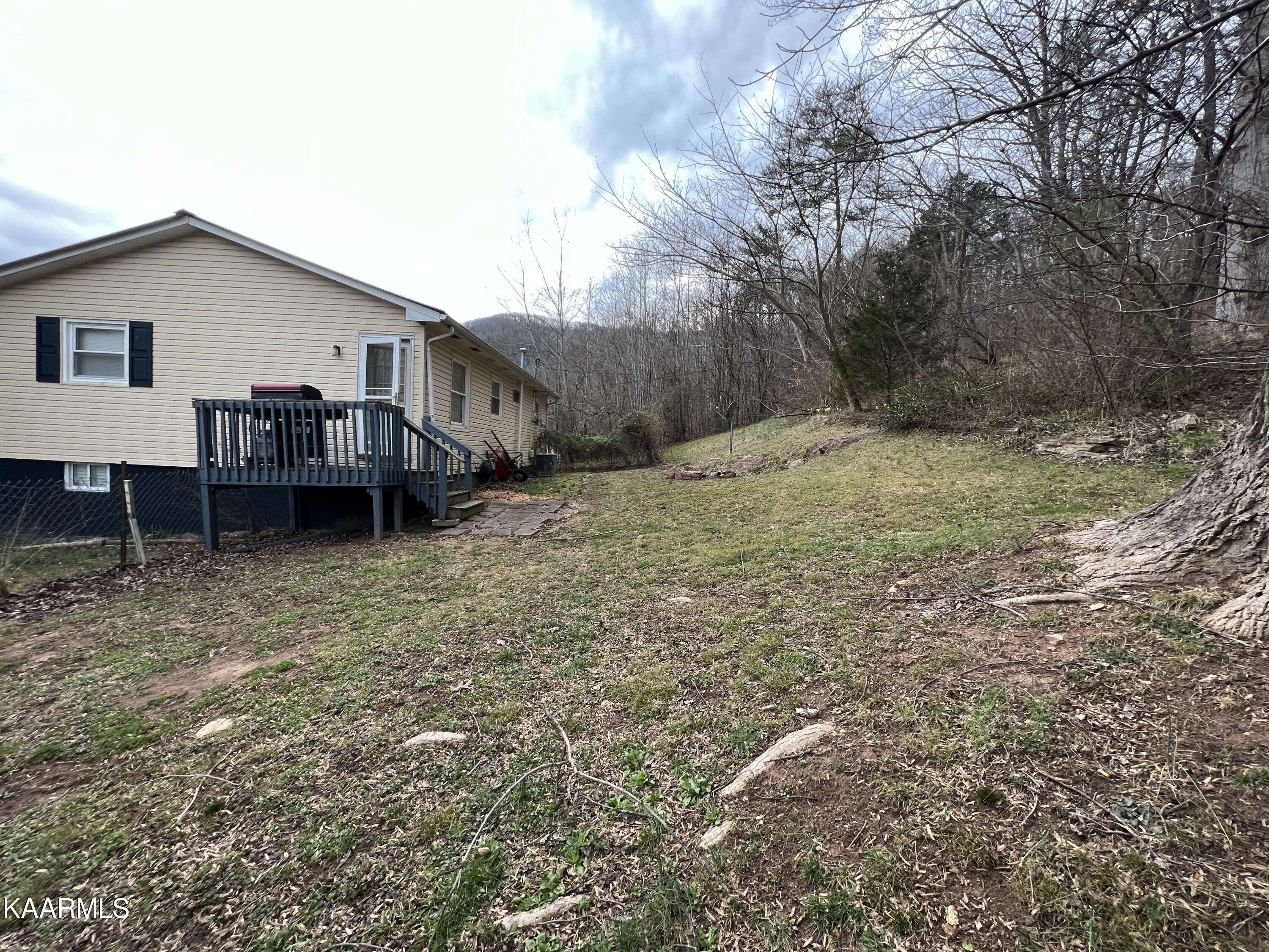 Caryville, TN 37714,222 Loop Rd