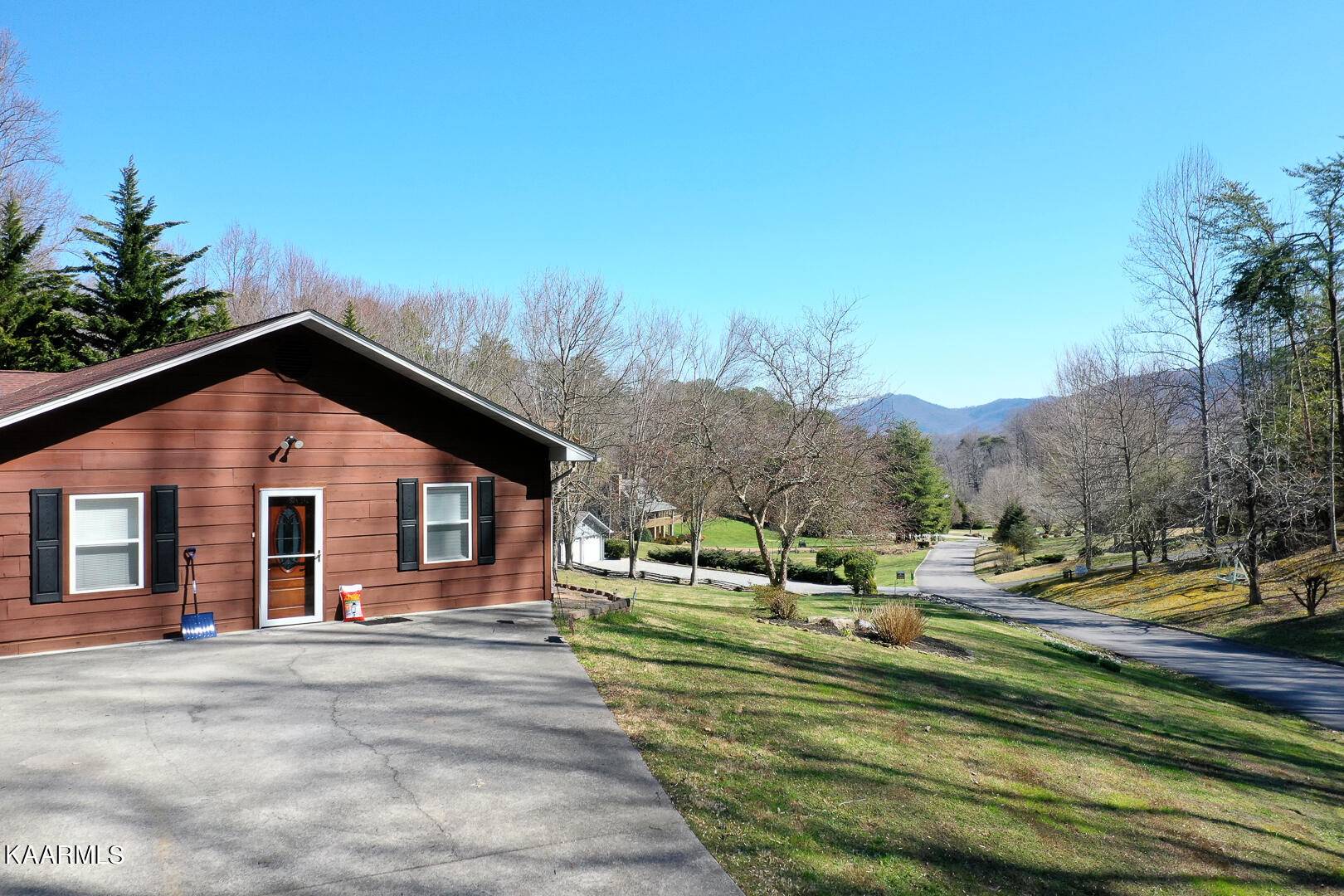 Sevierville, TN 37862,3946 Ole Smoky WAY