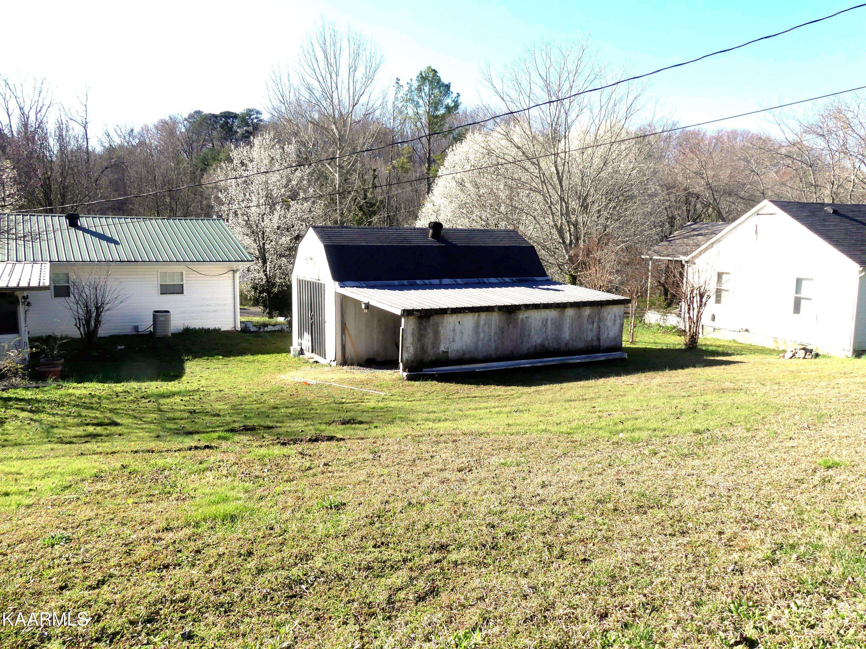 Etowah, TN 37331,104 Short St