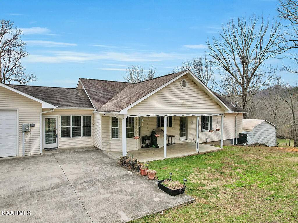 Tellico Plains, TN 37385,804 Belltown Rd