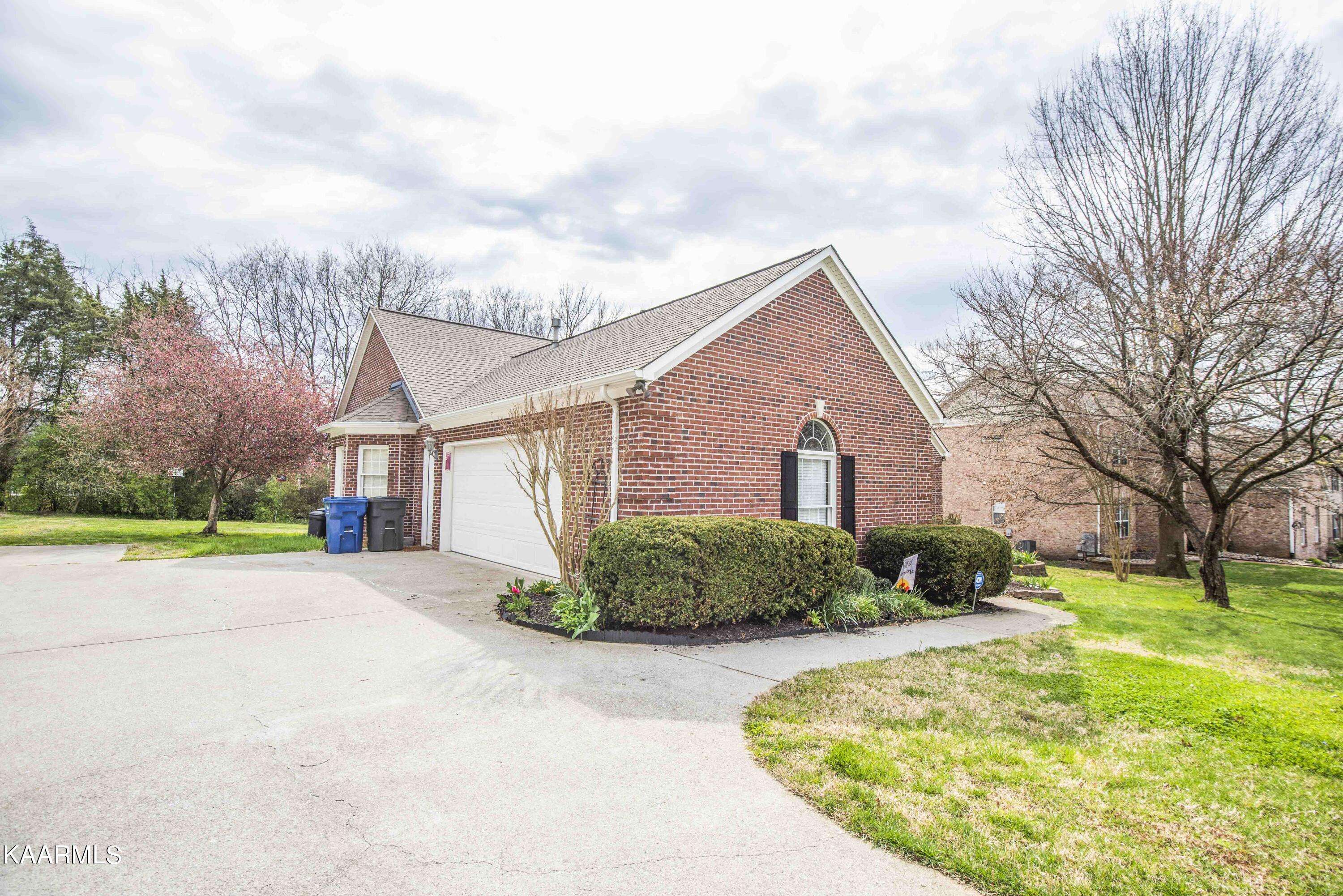 Knoxville, TN 37934,306 Rockwell Farm LN