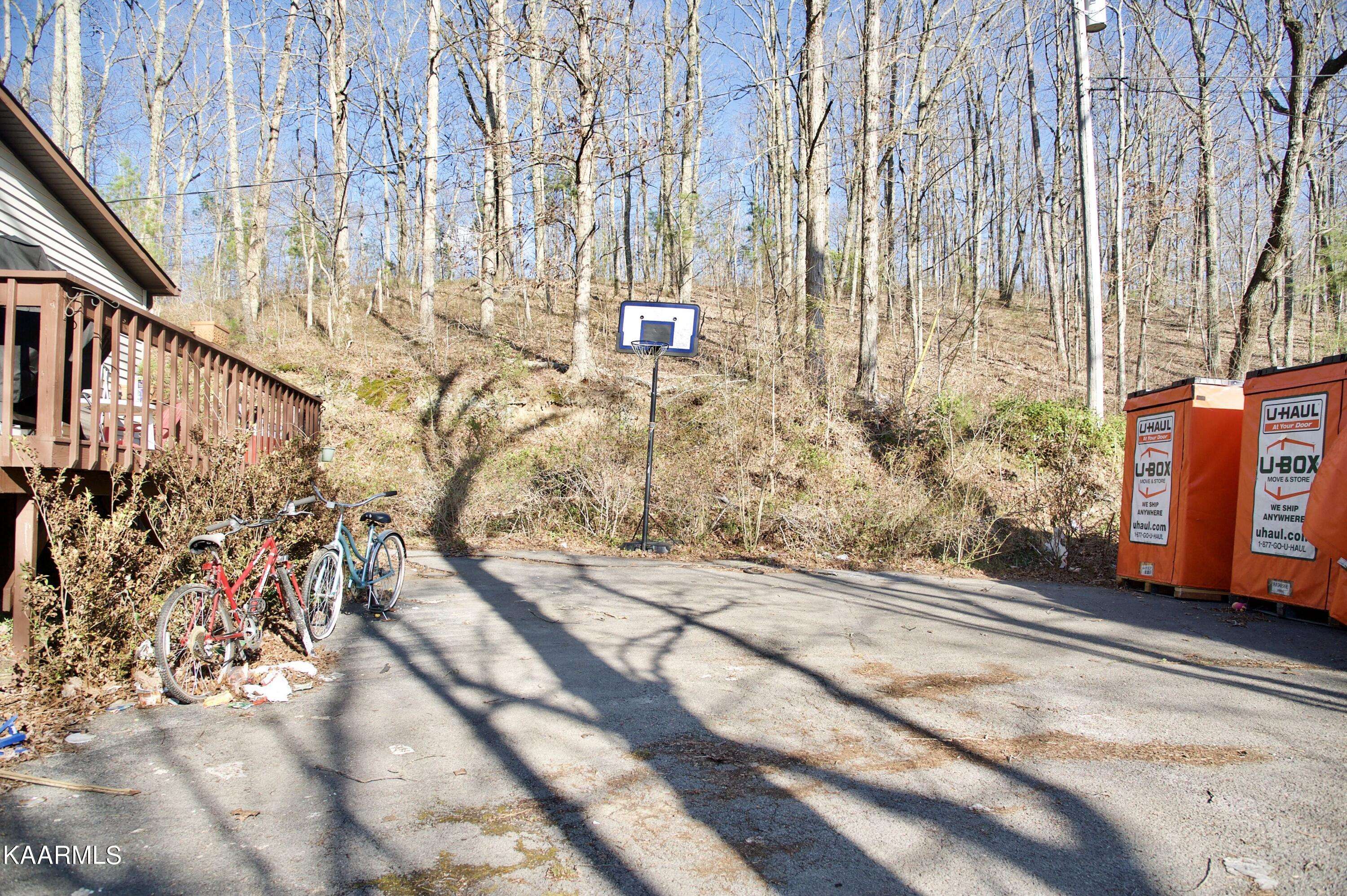 Clinton, TN 37716,260 Talley LN