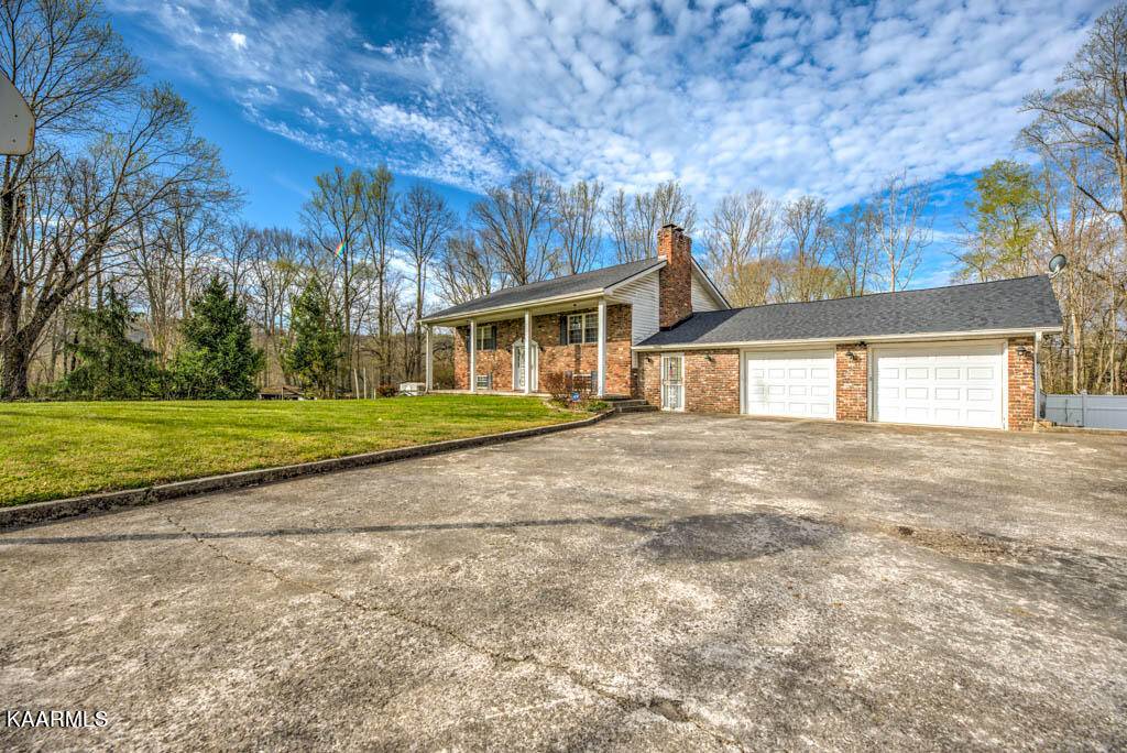 Oliver Springs, TN 37840,837 Ray DR