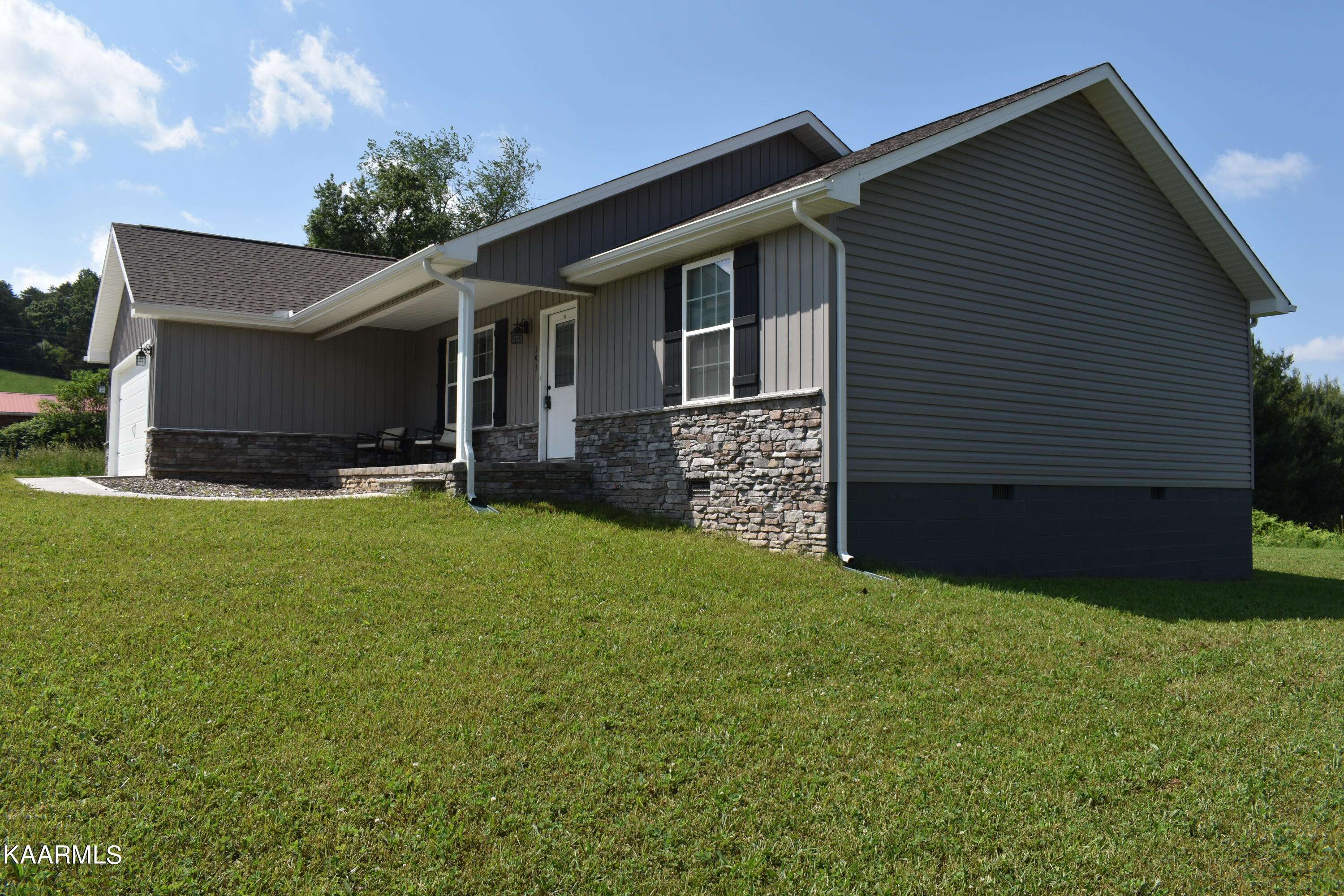 New Tazewell, TN 37825,195 JB St