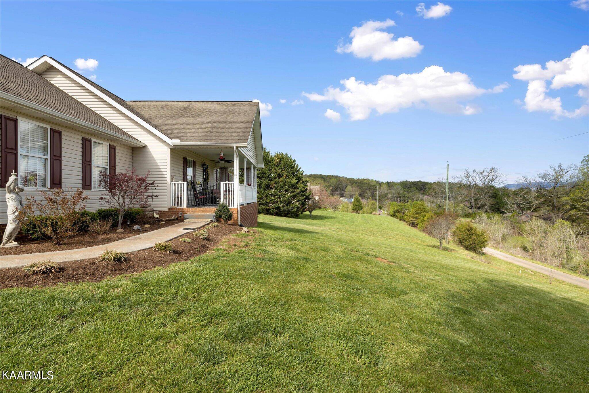 Strawberry Plains, TN 37871,509 Lacey DR