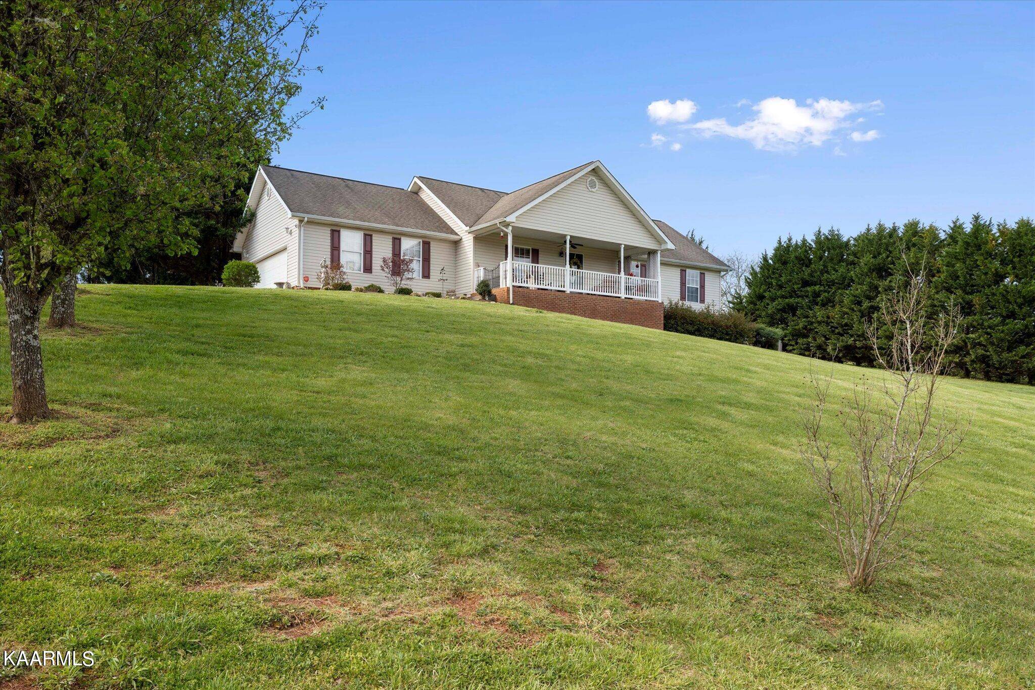 Strawberry Plains, TN 37871,509 Lacey DR