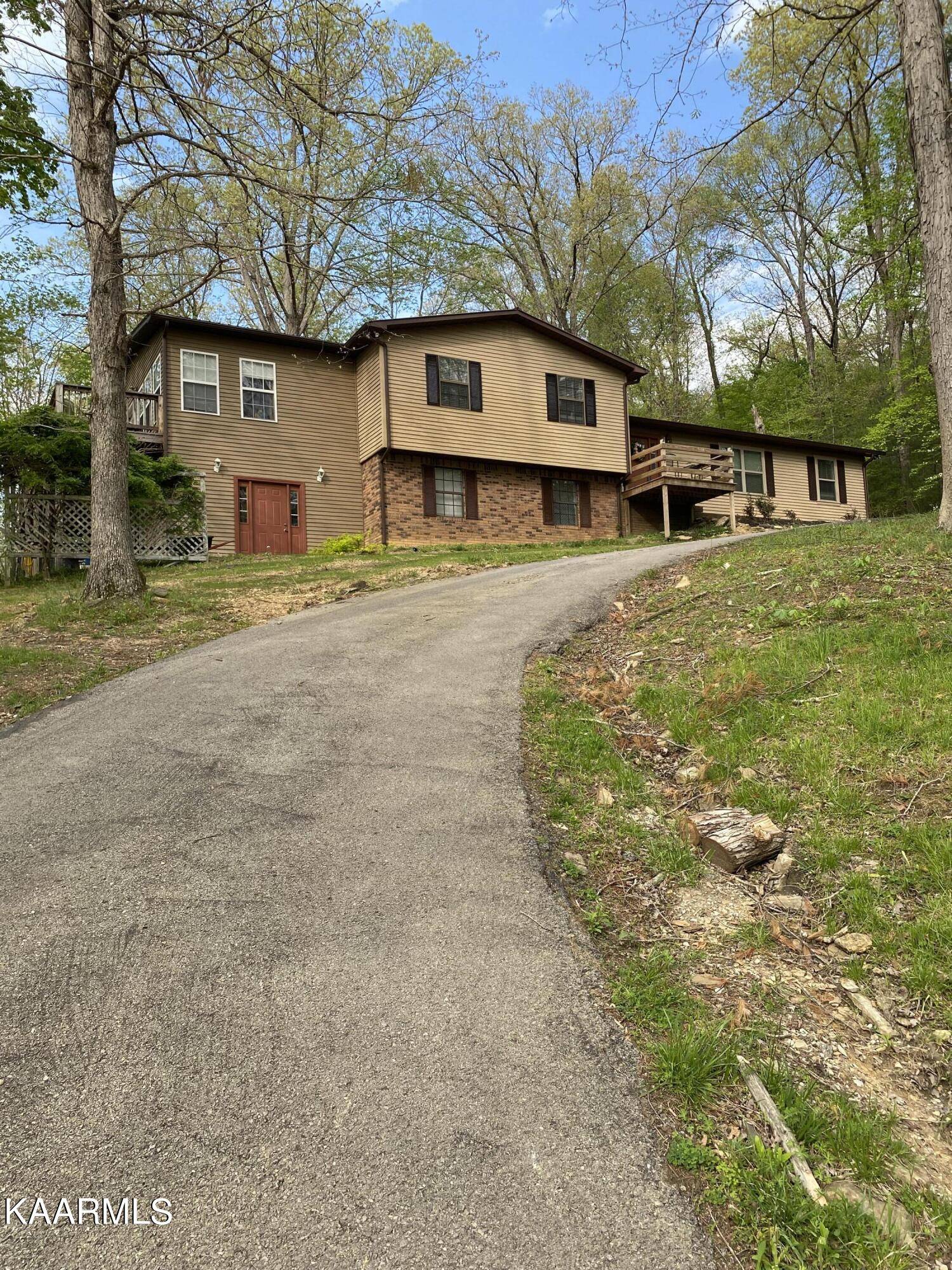 Oneida, TN 37841,225 Indian DR