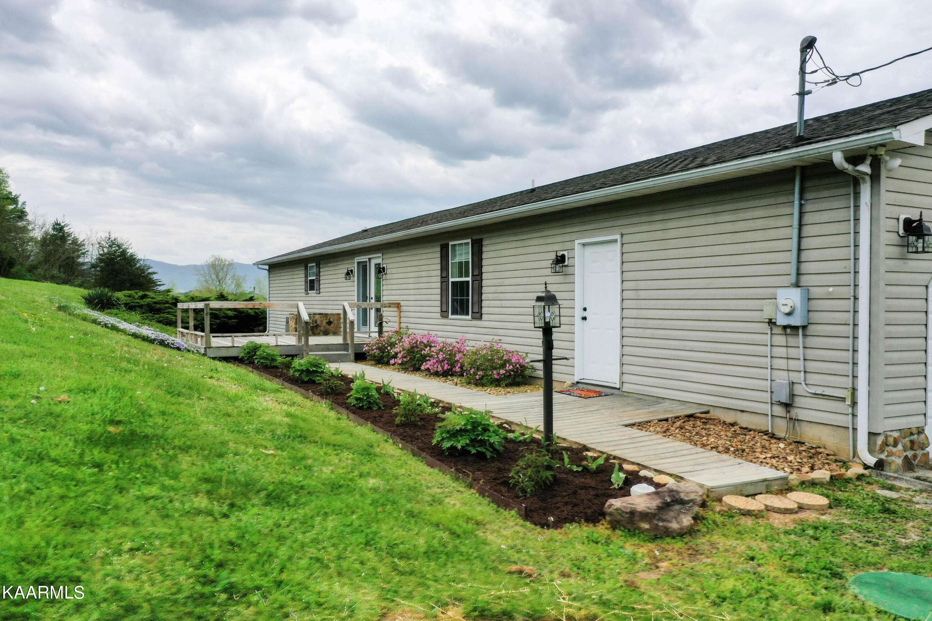 Jacksboro, TN 37757,138 Burress LN