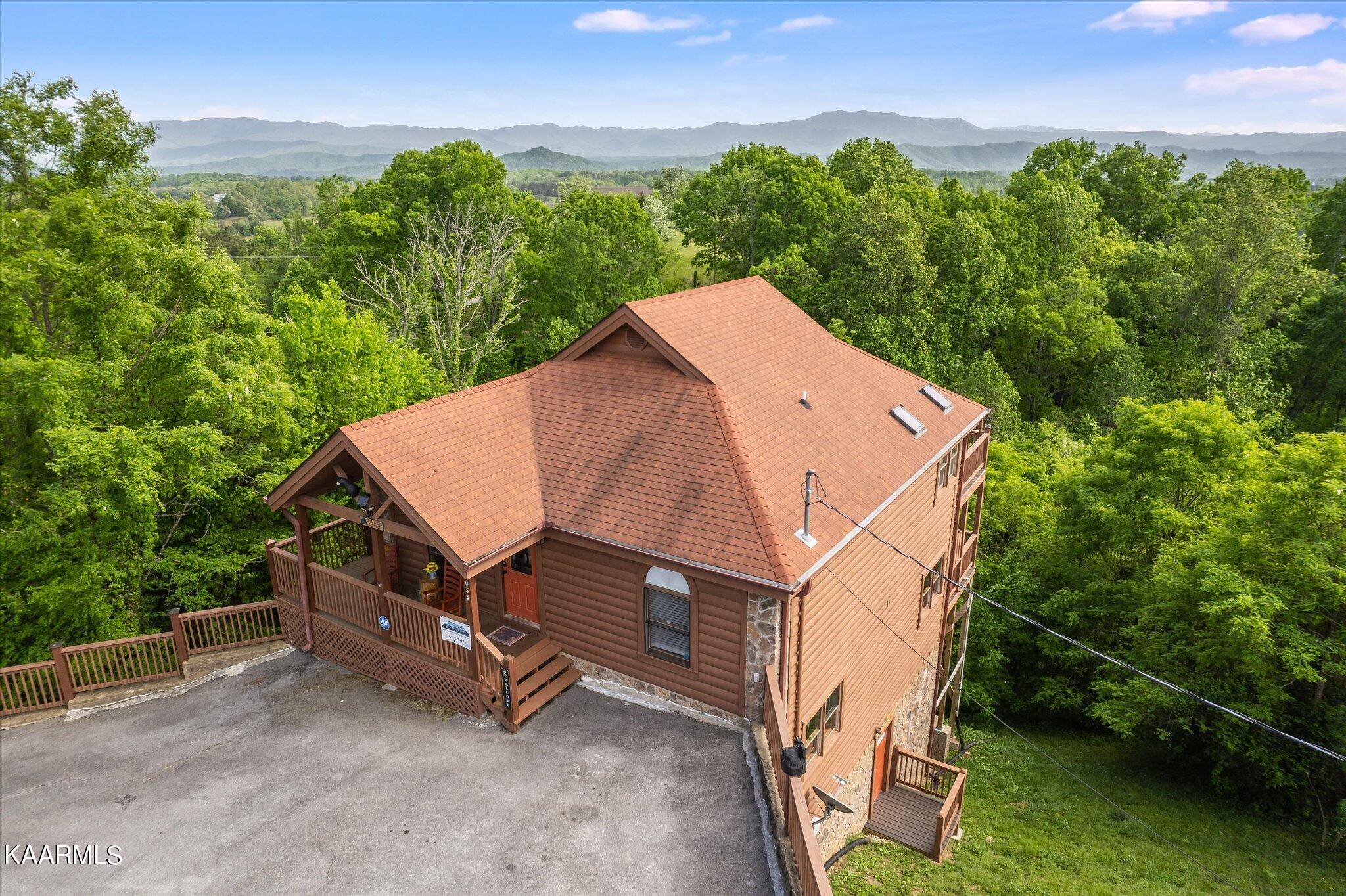 Sevierville, TN 37876,2054 Oakmont DR