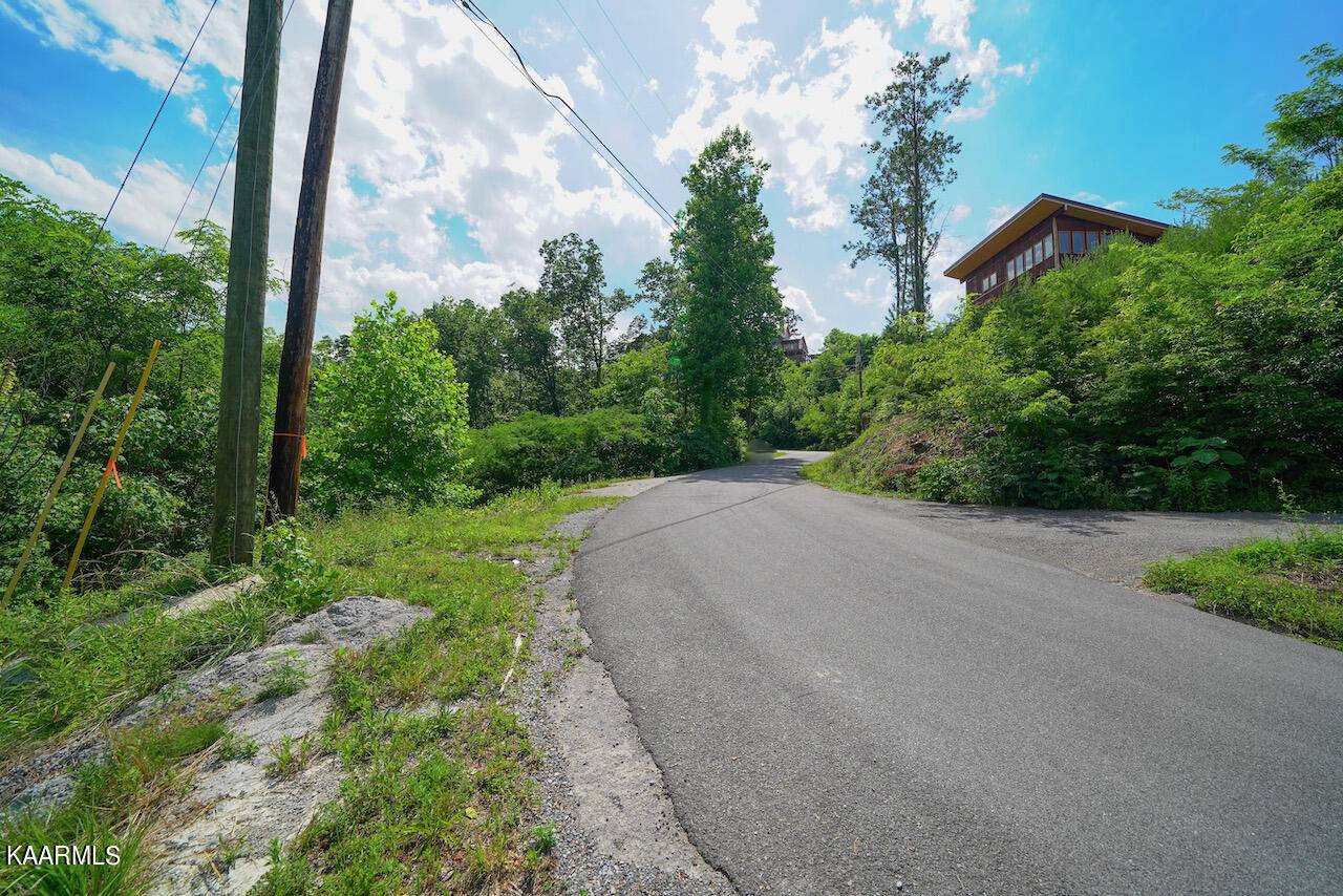 Gatlinburg, TN 37738,714 Pinecrest DR