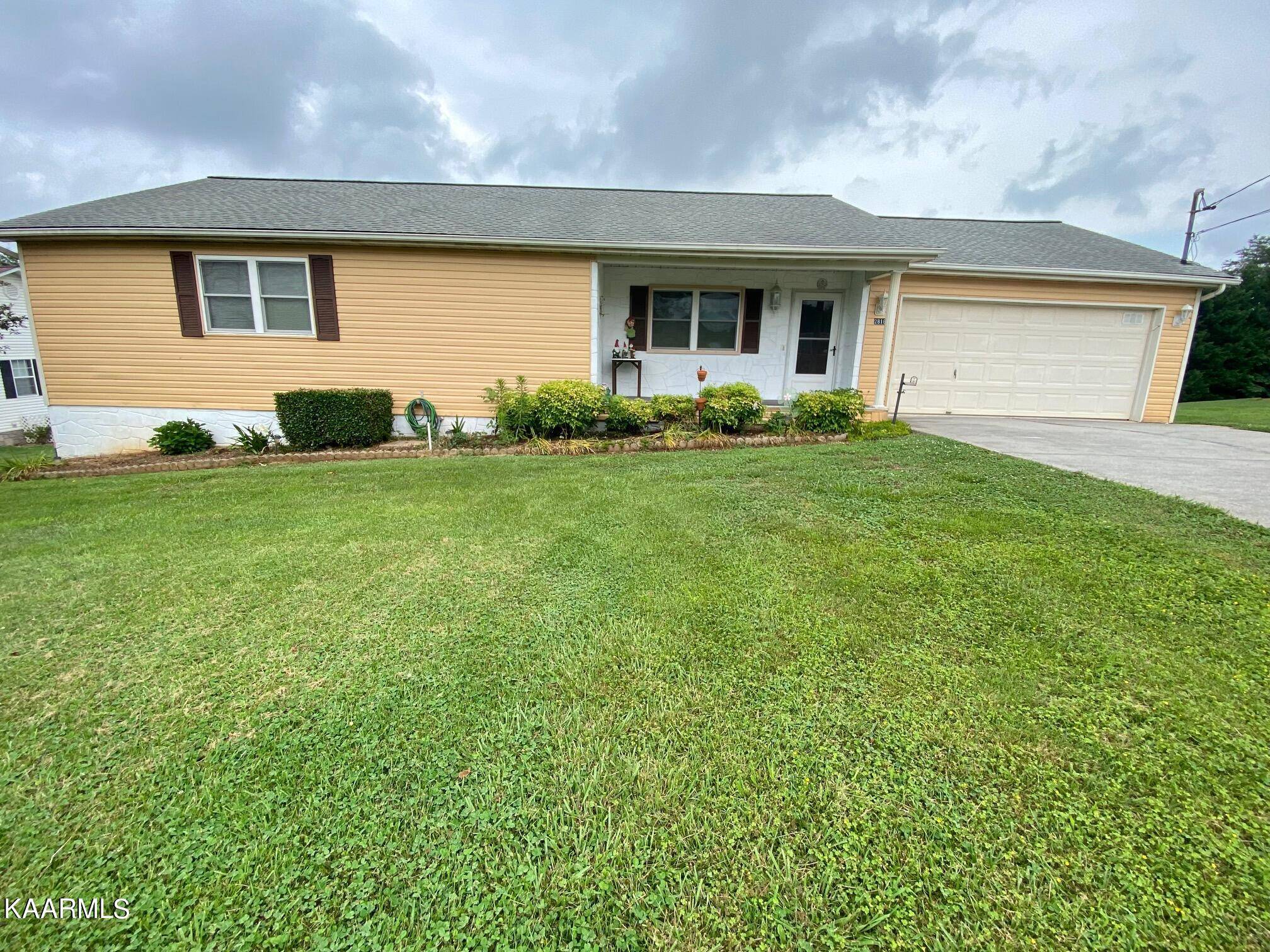 Kodak, TN 37764,2816 Yarberry Edge LN