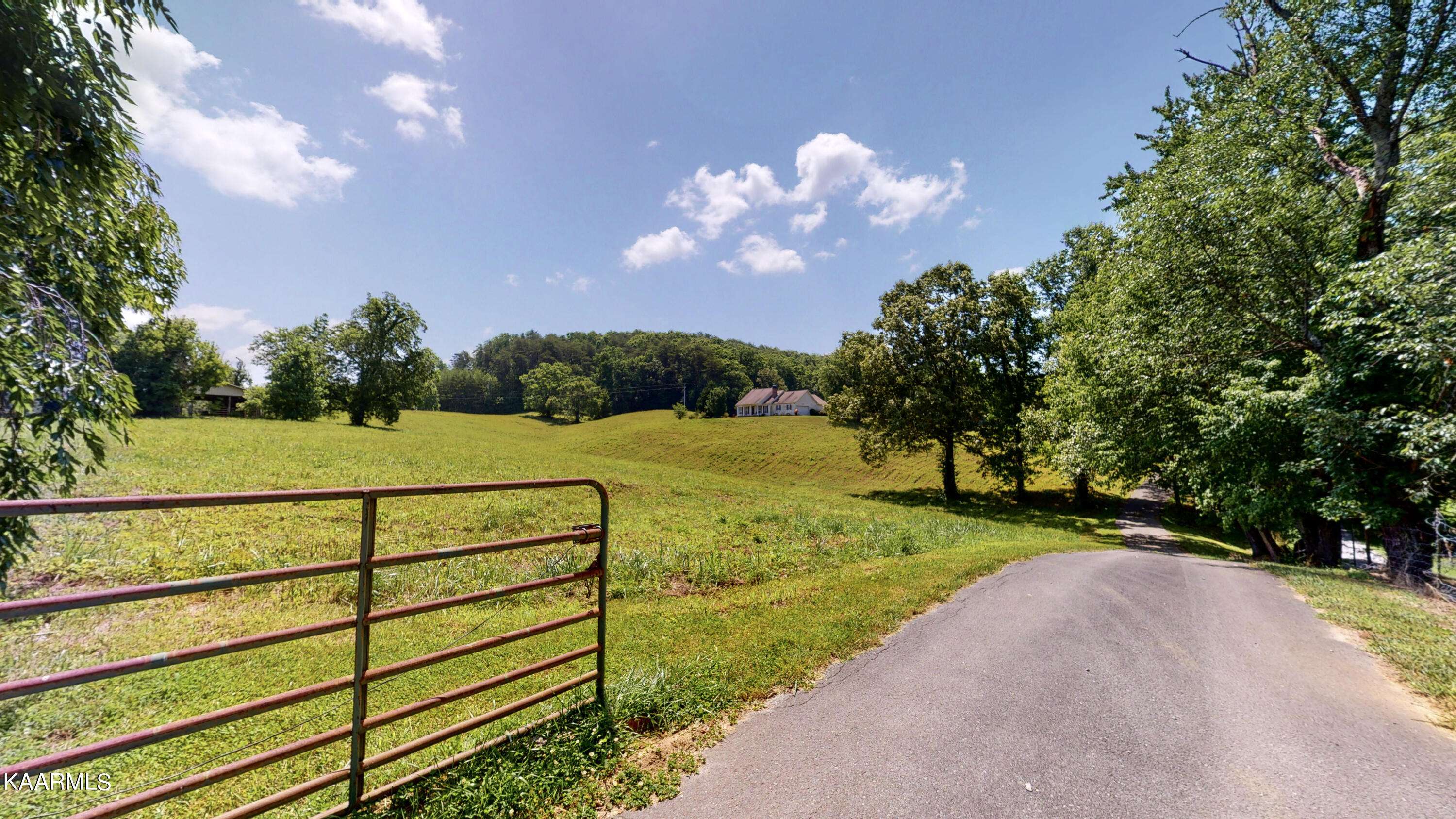 Tellico Plains, TN 37385,863 Mecca Pike