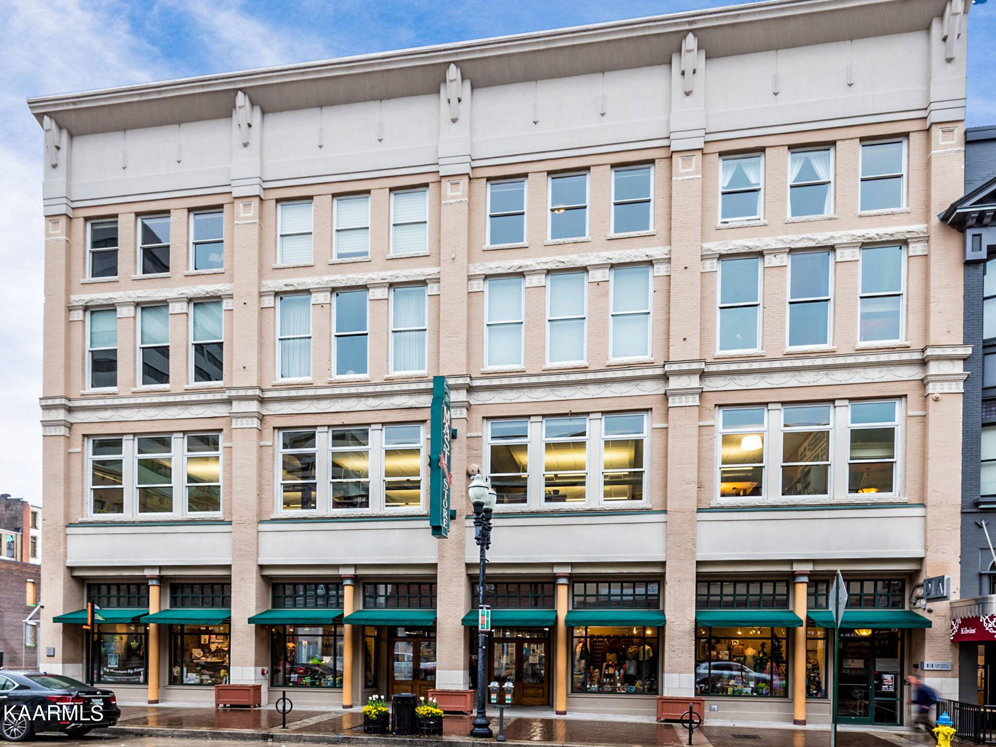 Knoxville, TN 37902,402 Gay St #304