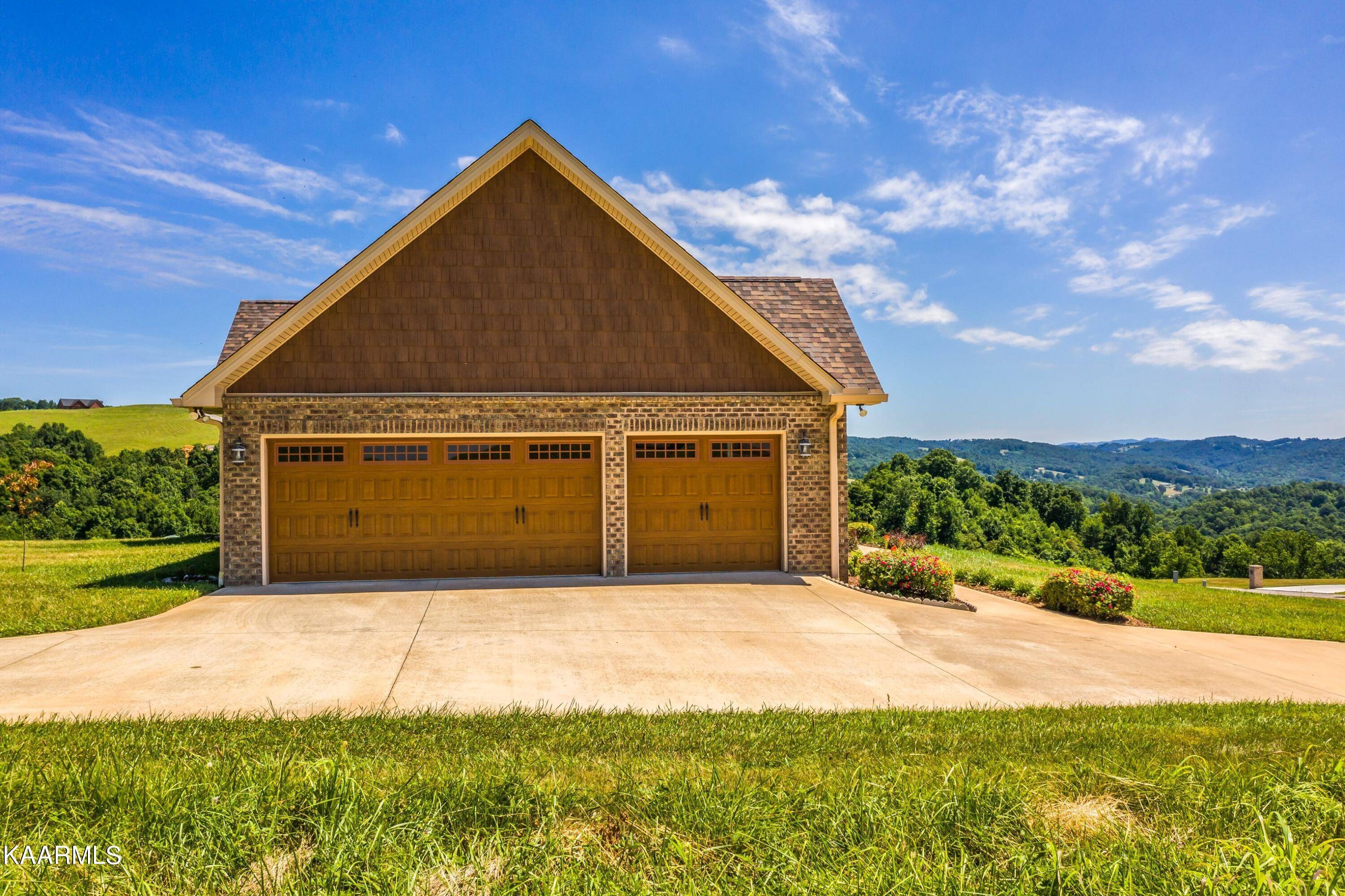 New Tazewell, TN 37825,1048 Smokey Quartz Blvd