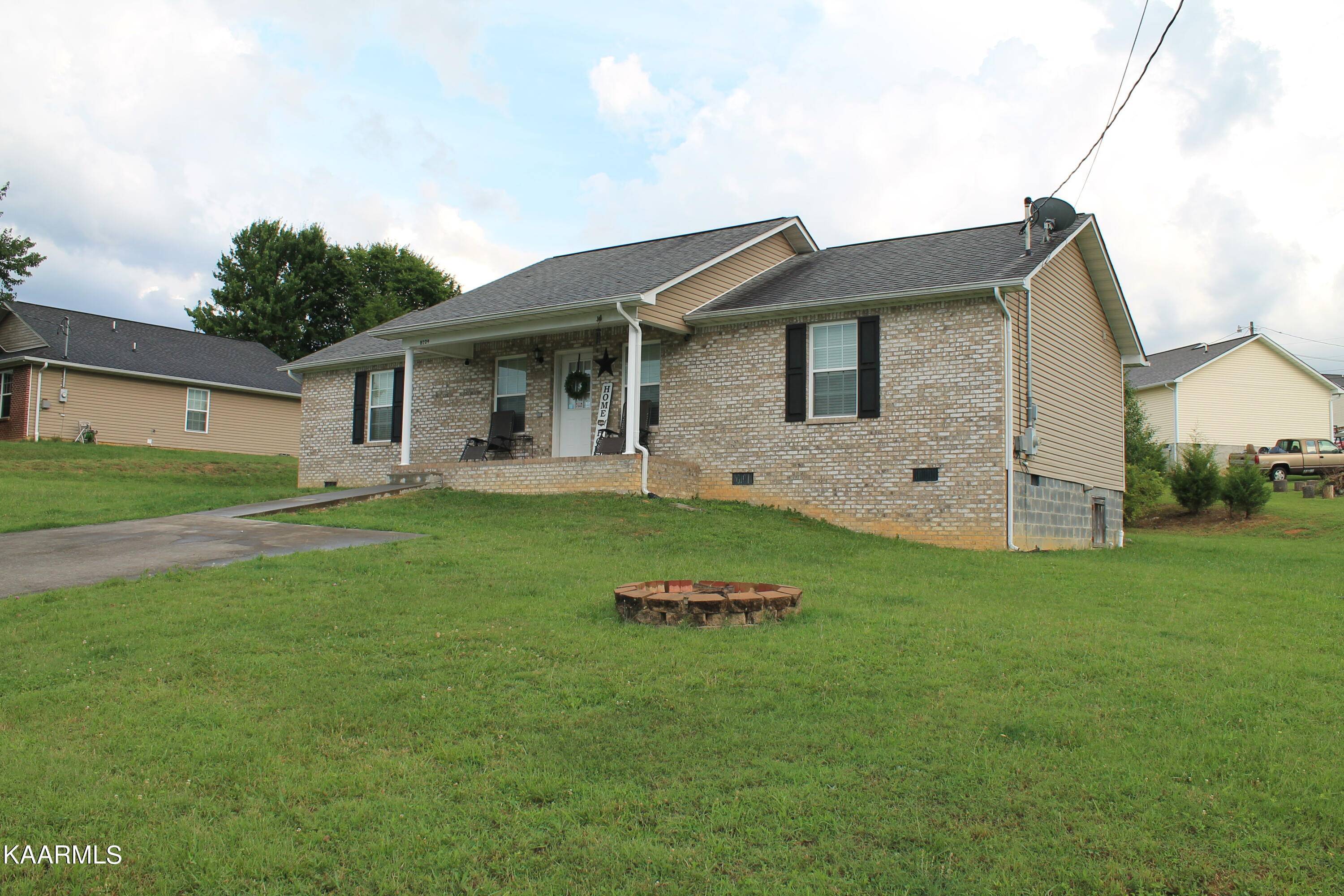 White Pine, TN 37890,1209 Nichole St