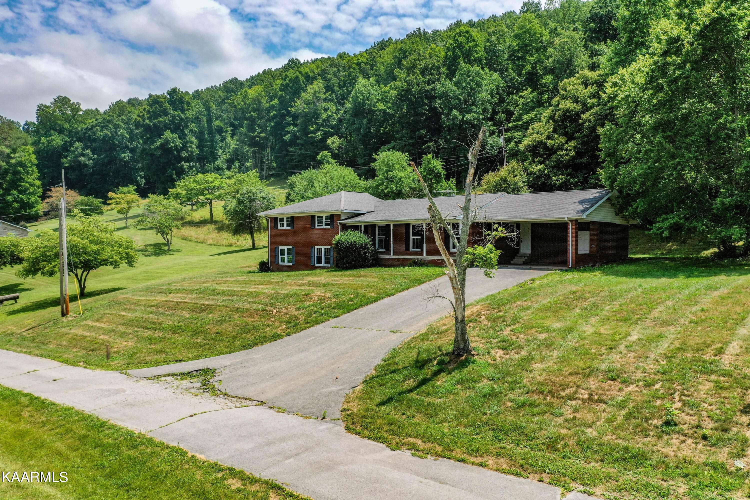 New Tazewell, TN 37825,115 Red Oak LN