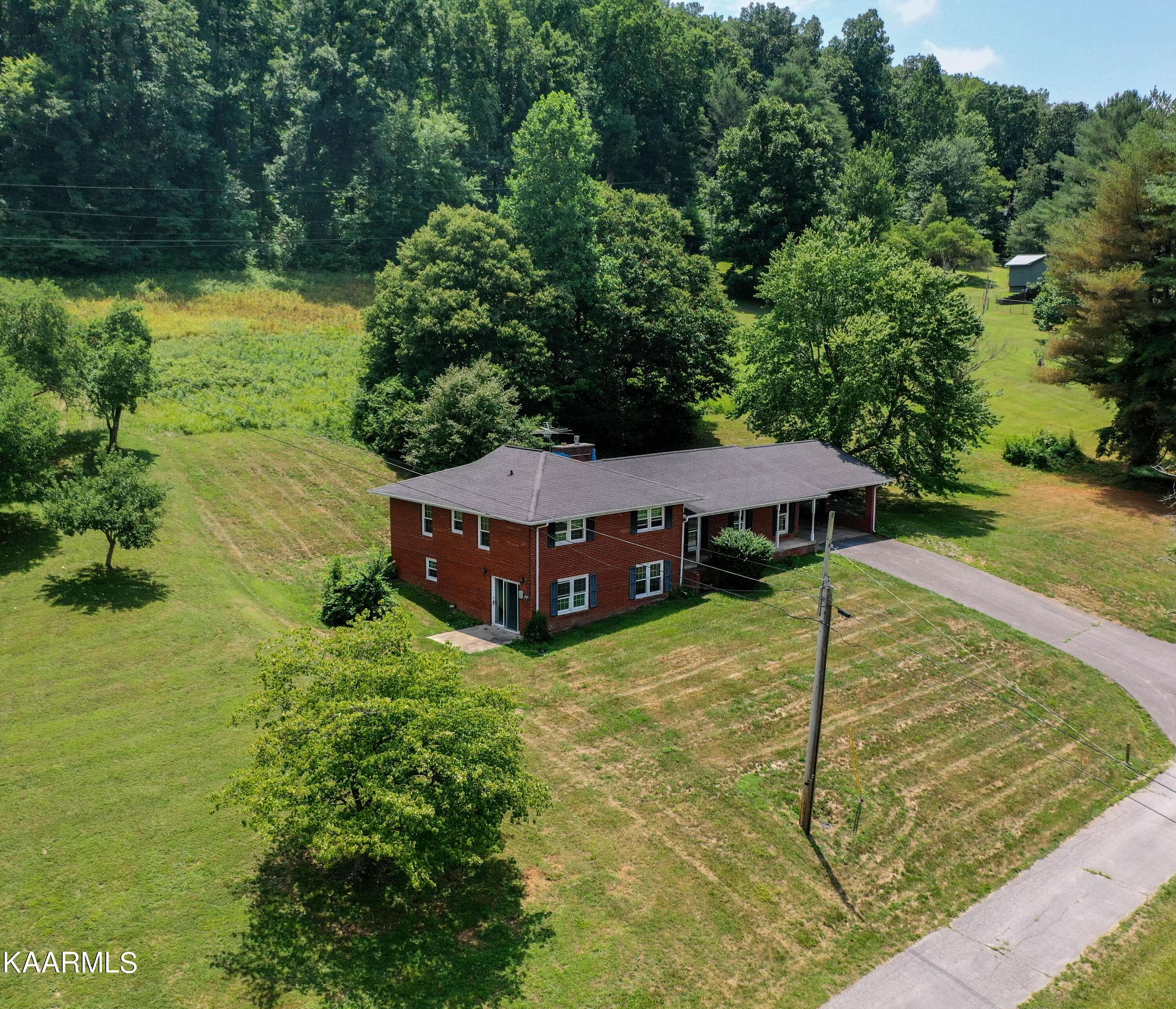 New Tazewell, TN 37825,115 Red Oak LN