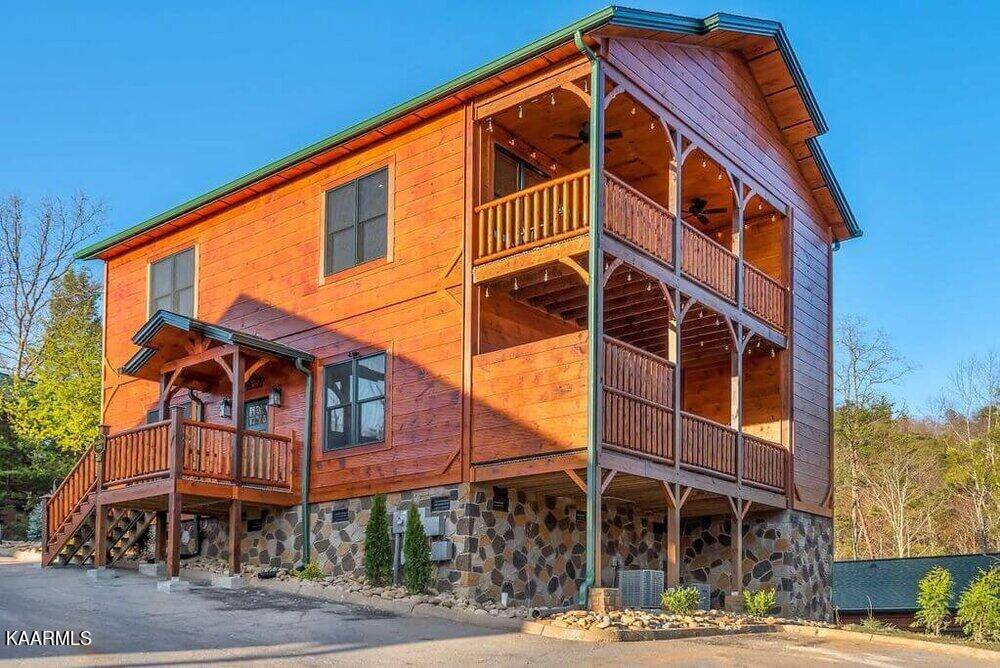 Gatlinburg, TN 37738,877 Great Smoky WAY