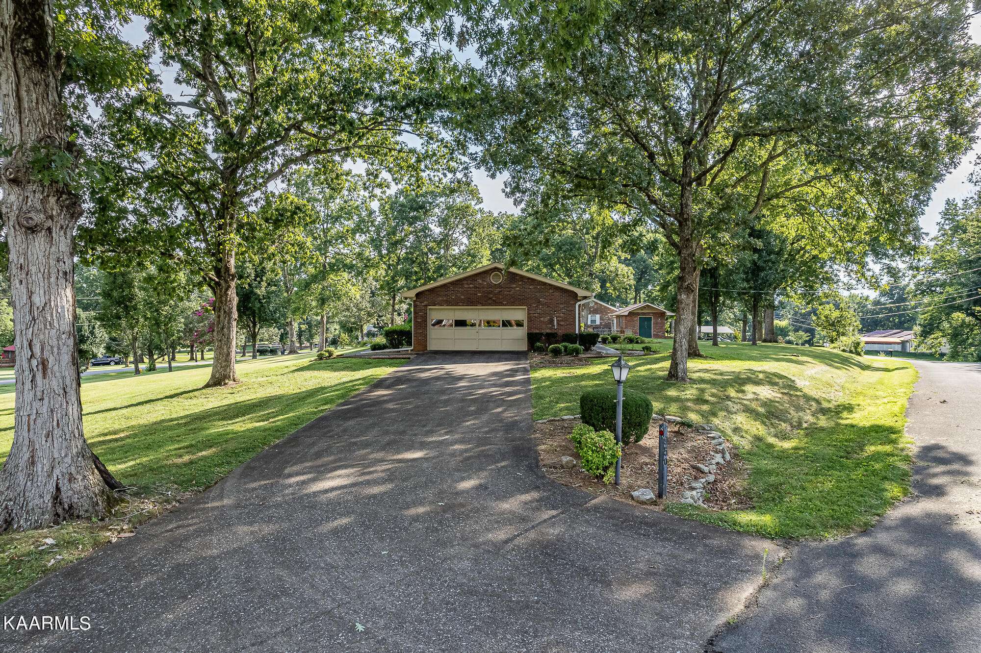 Madisonville, TN 37354,950 Hale CIR