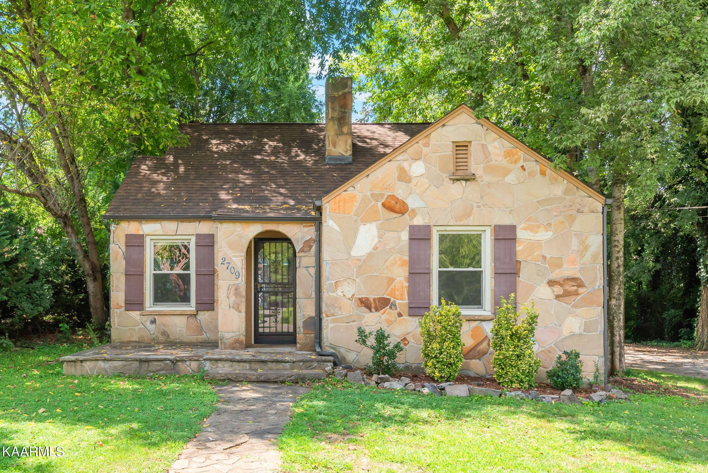 Knoxville, TN 37917,2709 Fairview St