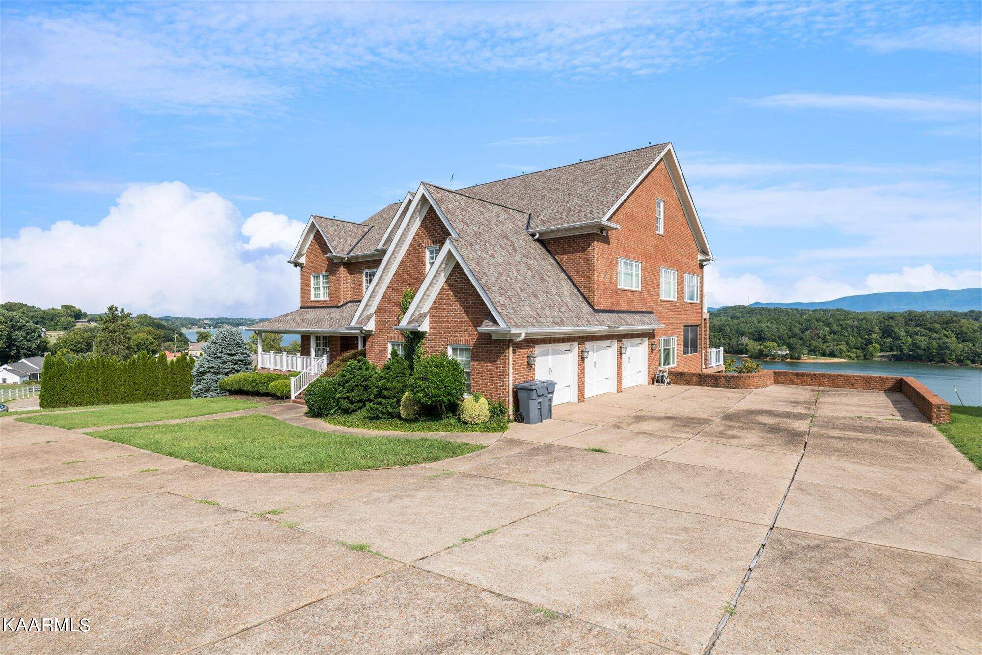 Dandridge, TN 37725,1032 Hillview DR