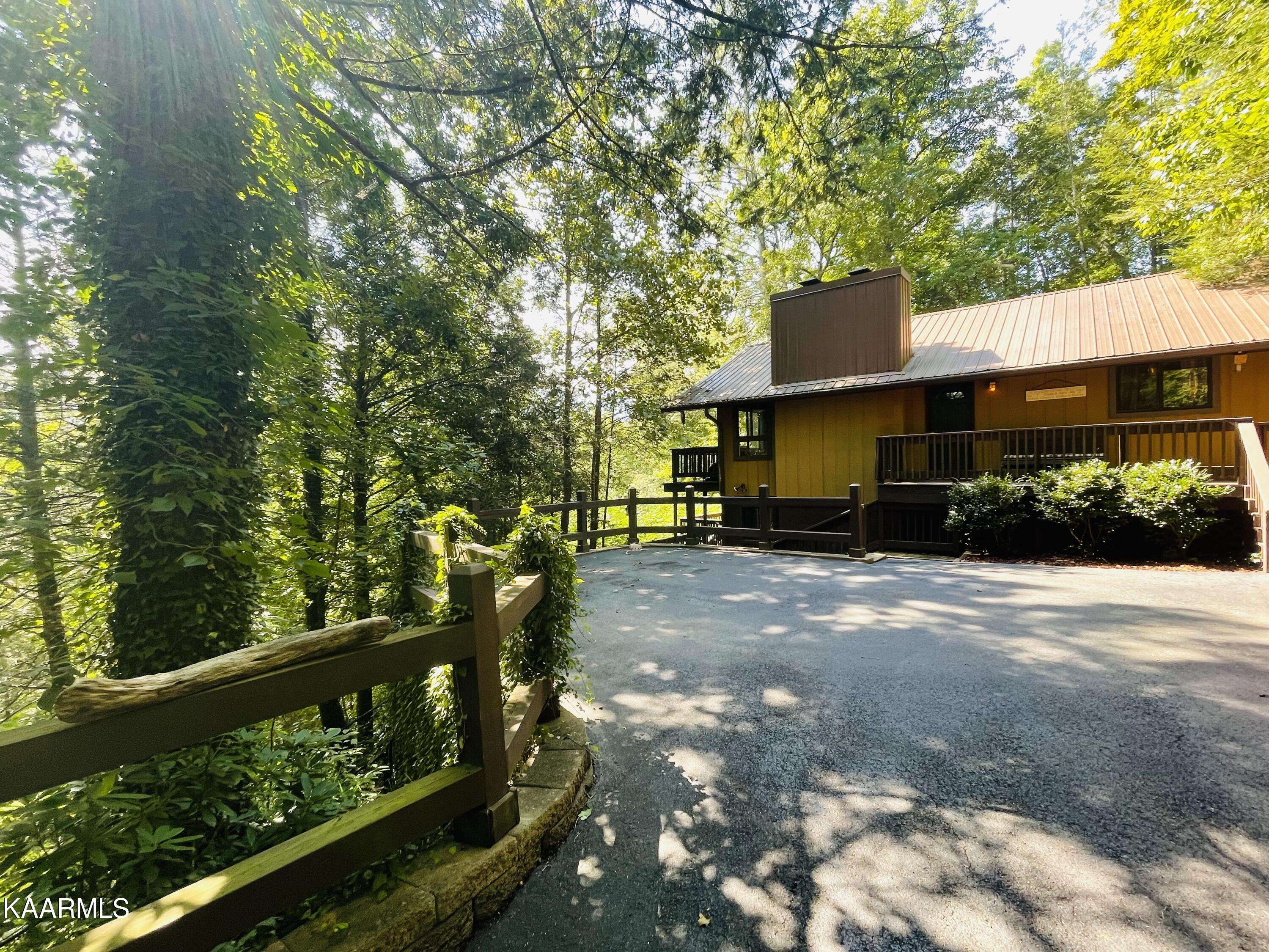 Gatlinburg, TN 37738,552 Galloway LN