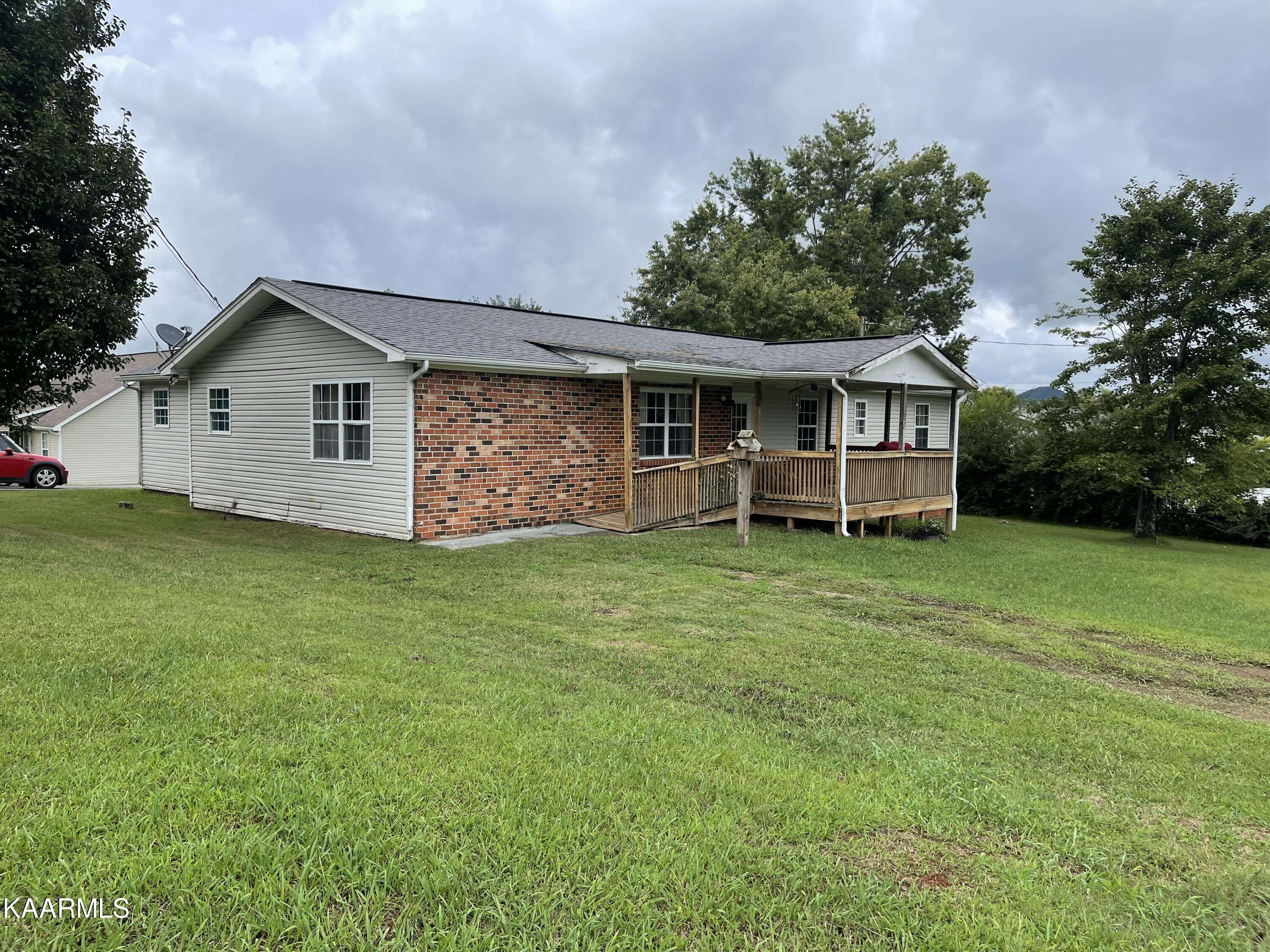 Tellico Plains, TN 37385,303 Curtis Rd