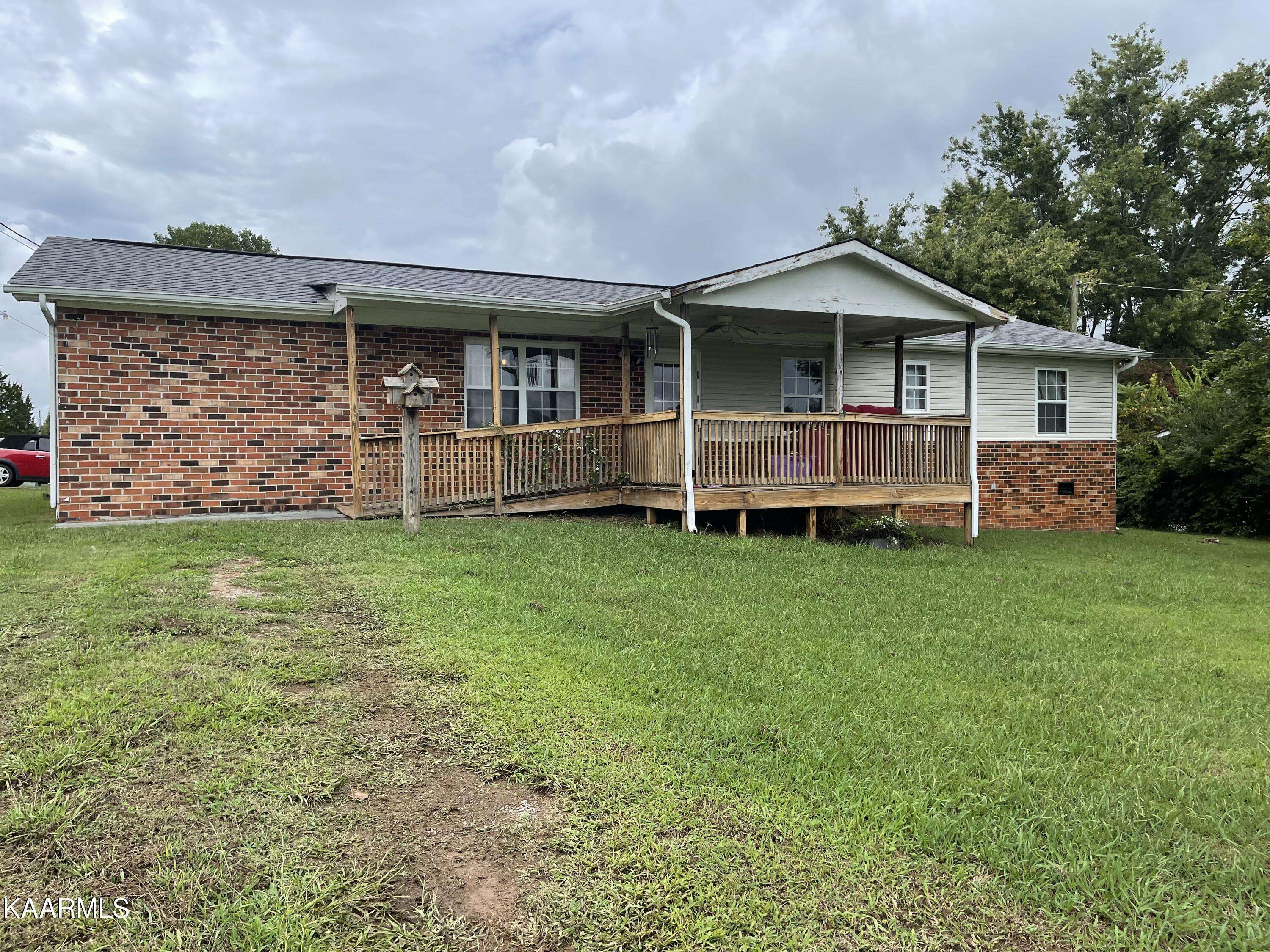 Tellico Plains, TN 37385,303 Curtis Rd