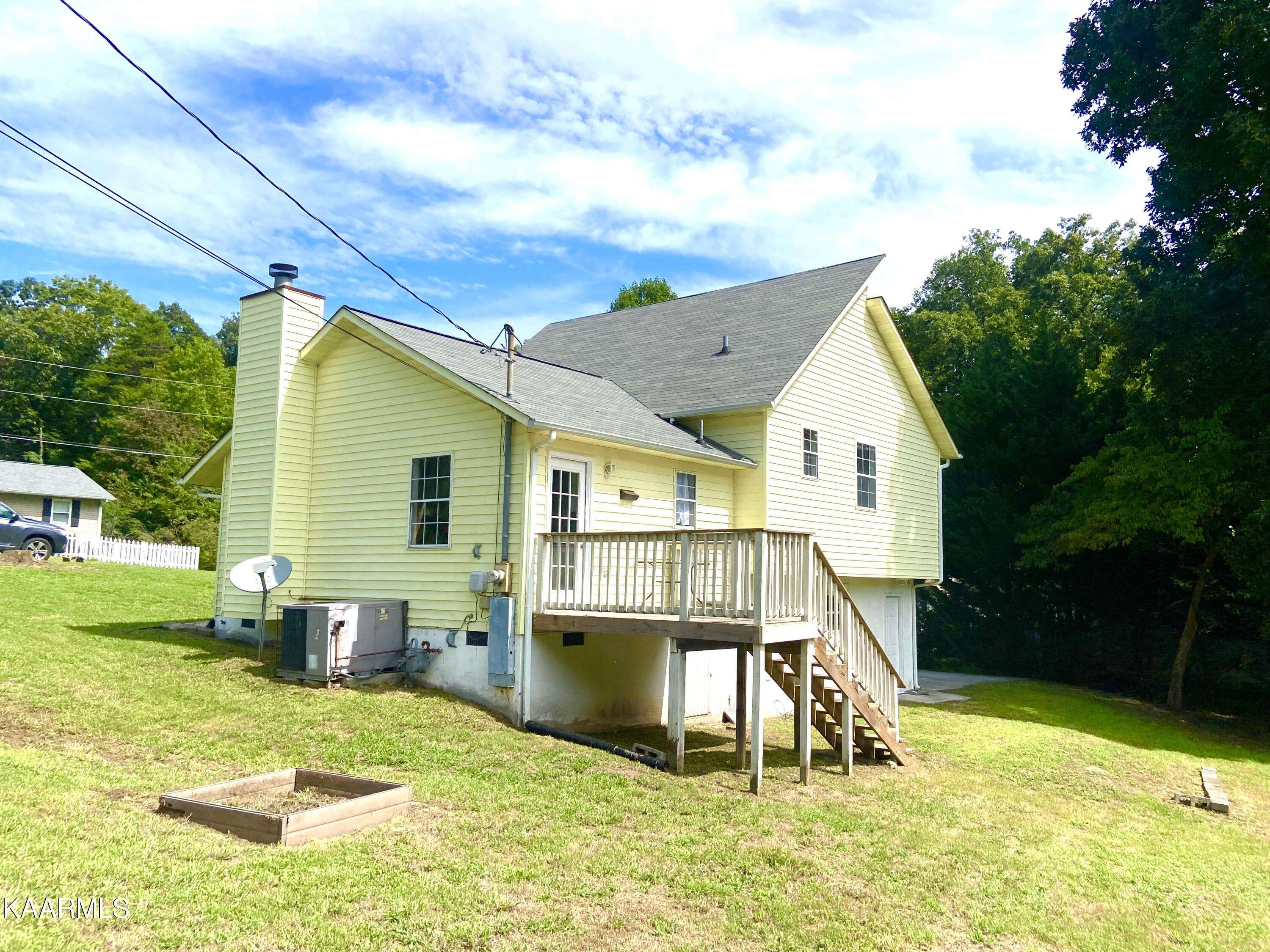 Clinton, TN 37716,301 Red Fox LN