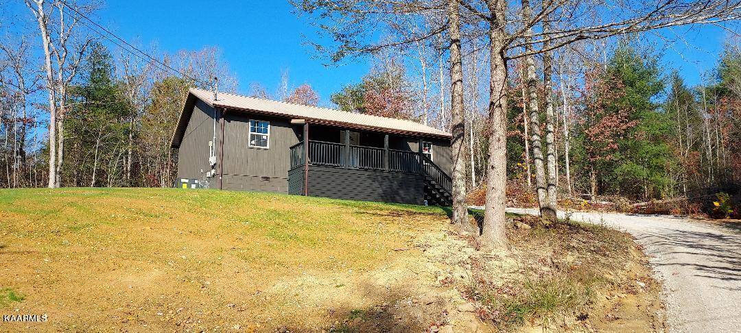 Oneida, TN 37841,102 Beaver LN