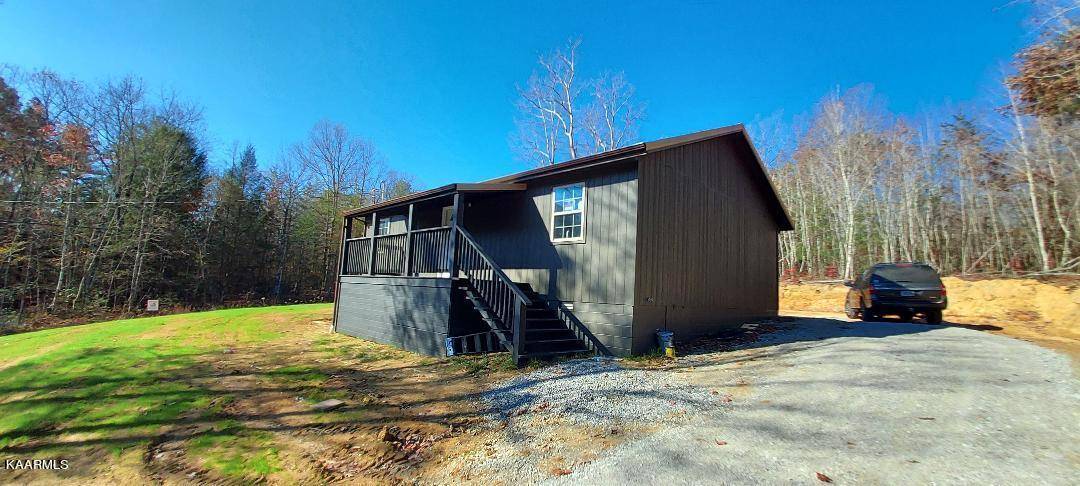 Oneida, TN 37841,102 Beaver LN