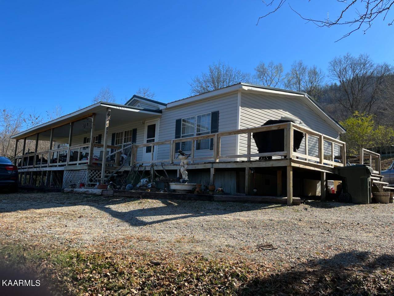 Jellico, TN 37762,207 Davis LN