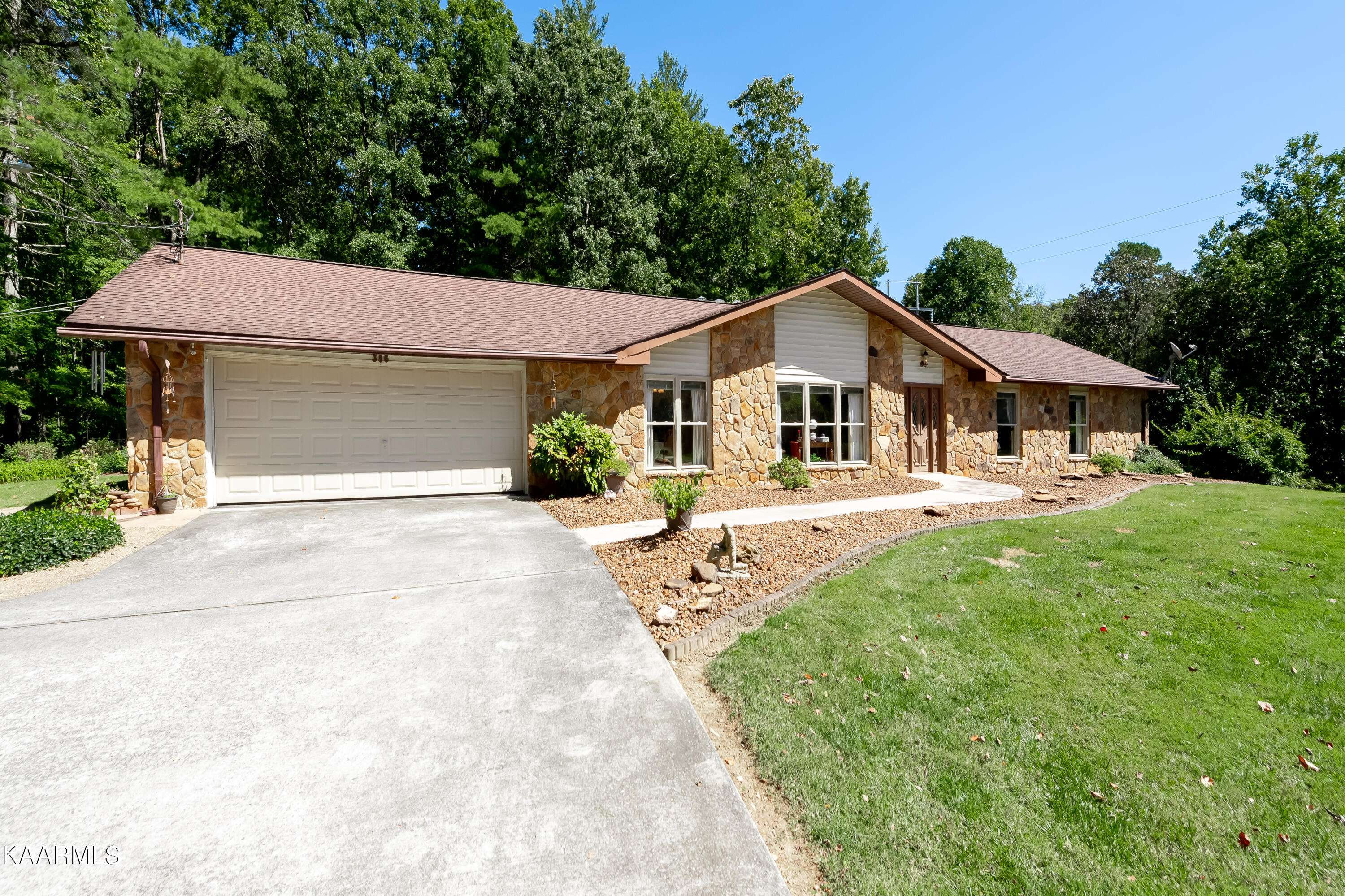 Oliver Springs, TN 37840,386 Back Valley Rd