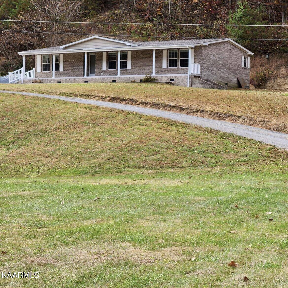 Pineville, KY 40977,42 Mills Hunter Rd