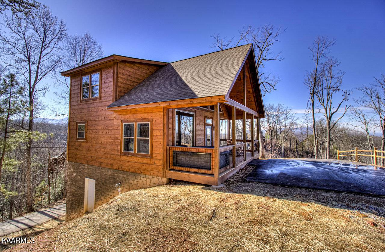 Sevierville, TN 37876,823 Ski View LN