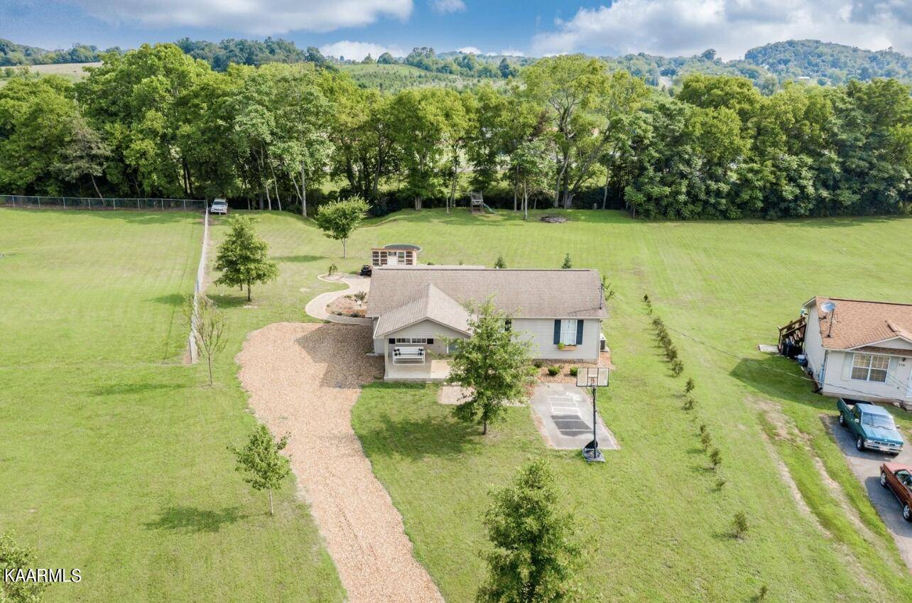 Dandridge, TN 37725,709 Ross DR